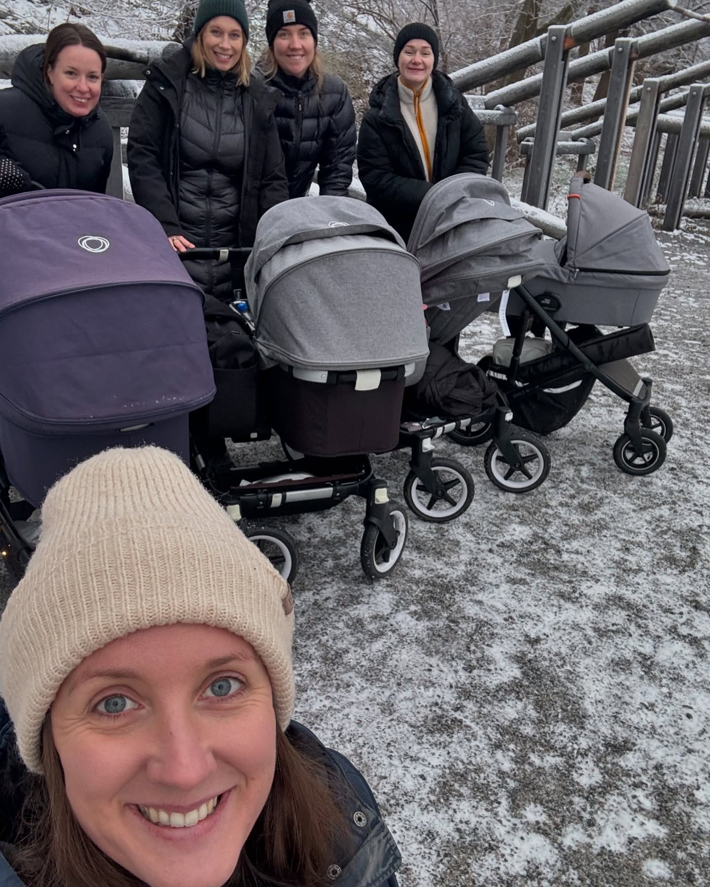 Välkommen 2025 💫💥✨
Vad kommer bli viktigt för dig under det nya året? Vad längtar du efter? Vad hoppas du ska bli verklighet? Att göra en målkarta eller handlingsplan kan hjälpa dig att komma ihåg drömmar och mål, även när det kommer till träning.
3 mål med träning som jag tycker är bra är smärtfri, rörlig och stark. Allt detta kommer från coren (bäckenbotten och magen, andningen och djupa ryggen)
Har du symtom som du inte blir av med? Smärtor som hela tiden återkommer? Låt det inte gå ett år till utan att du börjar ta tag i det.
Följ med under åter och var med och lyssna på mina workshops som kommer dyka upp där du kan få med dina frågor och funderingar samt utforska rörelser som@förhoppningvis ger dig nycklar till varför du känner obalans, smärtor etc.
Låt 2025 vara året som du börjar ta hand om@dig på en ny nivå 💕💫✨
#mammaträning #träningeftergraviditet #pt #personligträning #core #hållning #posture #pelvis