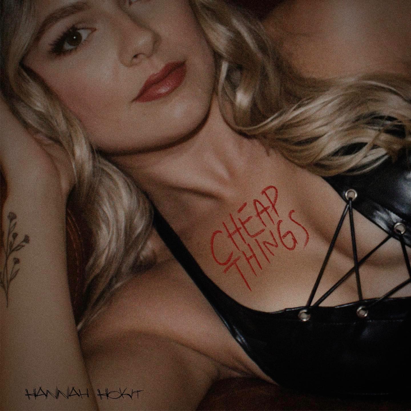 “Cheap Things” single by @hannahhokit!
.
.
.
.
.
#mockingbirdsoundrecordingstudio #hannahhokit #hannahhokitmusic #dentonmusic #dfwmusic #txmusic #countryrock #rockmusic #rocknroll #altcountry #cheapthings