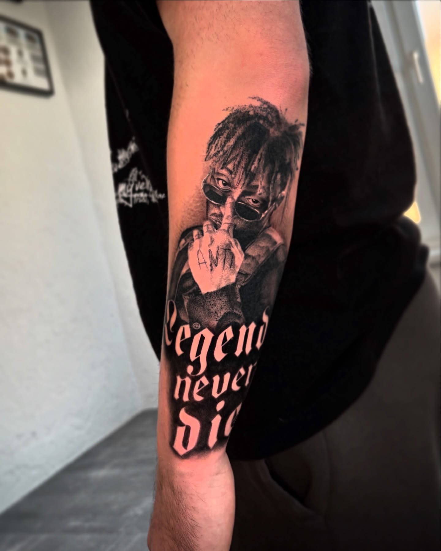 did this Juice WRLD piece in the end of last year 😌
#juicewrld #tattoo #blackandgreytattoo #iaminktattooproducts #inkbooster #portraittattoo