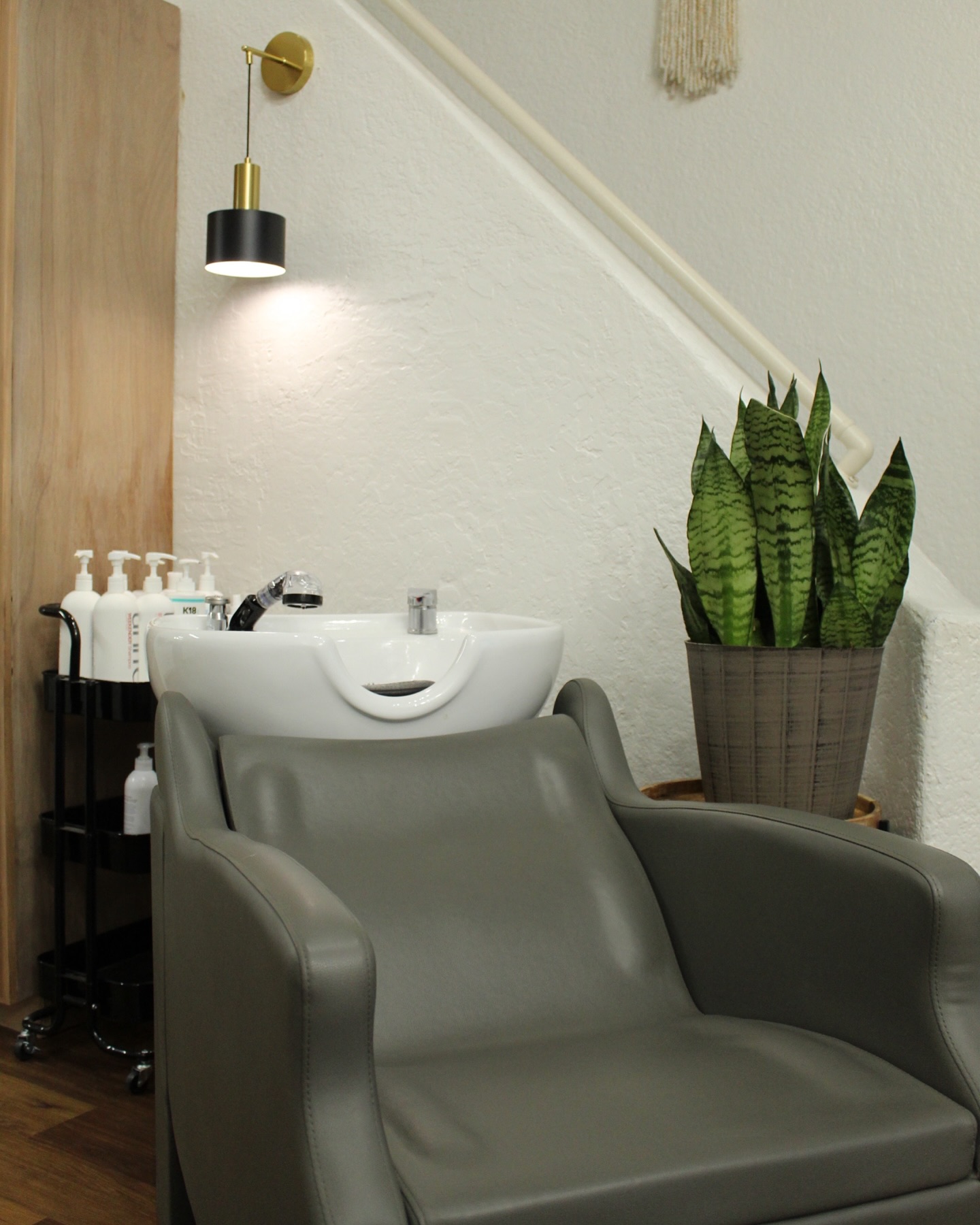 ⁎ v̵i̵b̵e̵s̵ ⁎
Trying to be as relaxed and comfy as possible tonight and asleep before the new year rings in 😅
#abundantmindset #positiveaffirmations #healthyhair #shampoobowl #salon705
#susanvilleca #historicuptownsusanville #newyearsevemood #renohairstylist #ipreview via @preview.app