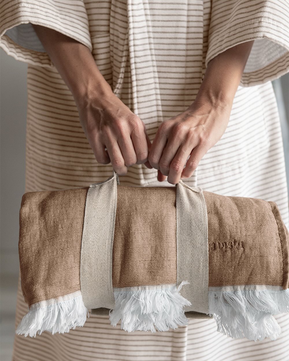¿Buscas un regalo útil y especial? 🎁 Las toallas Hugo de @aiguavista vienen en sets de 3 piezas: perfectas para baño, manos y rostro. Su textura suave y diseño elegante hacen de este set el detalle ideal para regalar o disfrutar en casa. Además, !con un 30% de descuento! ¿Quién no querría un baño renovado esta Navidad?
Las tienes en tres colores diferentes.