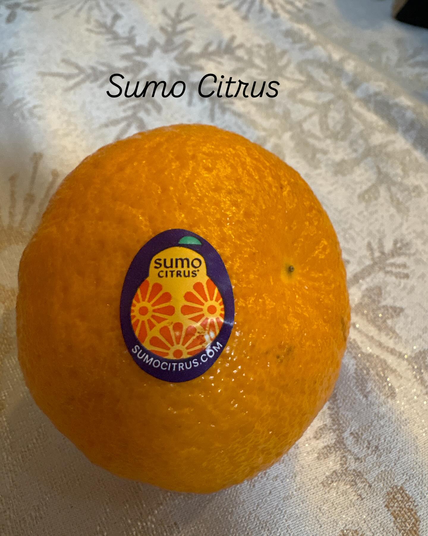 In the middle of January, when it’s cold and cloudy, try one of these amazing citrus fruits. It taste like pure summer and sunshine.🌞