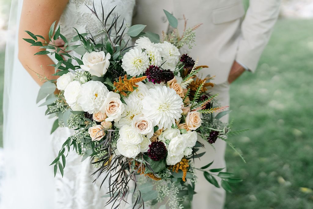 New year means a fresh start and a new wedding season! We're are excited and ready for all the beautiful things 2025 is going to bring!
#wedding #weddingflowers #weddingceremony #floralarch #flowerarch #weddingarch #bridalbouquet #luxurywedding #californiawedding #centralcoastcalifornia #winerywedding #estatewedding #whitebridalbouquet #peonies #ranunculusbridalbouquet