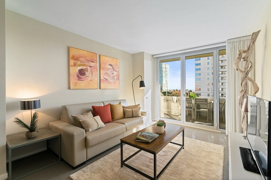 🌞 Looking for the perfect home away from home? ✨ This sunny and modern 2-bedroom, 2-bathroom apartment is ready to welcome you!
🏠 Fully equipped with everything you need — including a gym and a beautiful pool right in the building! 🏋♀ 🏊♂
🌊🌆 Ideal for anyone looking for a stylish and comfortable home near the beach and city life.
📅 Available for midterm rentals — minimum stay of 32 nights! ⏳
📍 Don’t miss out on this gem! DM us for more details or to book your stay! 💬
#apartmentforrent #midtermrental #beachvibes #DiagonalMar #modernliving #poolandgym #sunnydays #barcelonaliving #homeawayfromhome #citybythesea #apartinbarcelona #airbnbhost #superhostairbnb #superhost