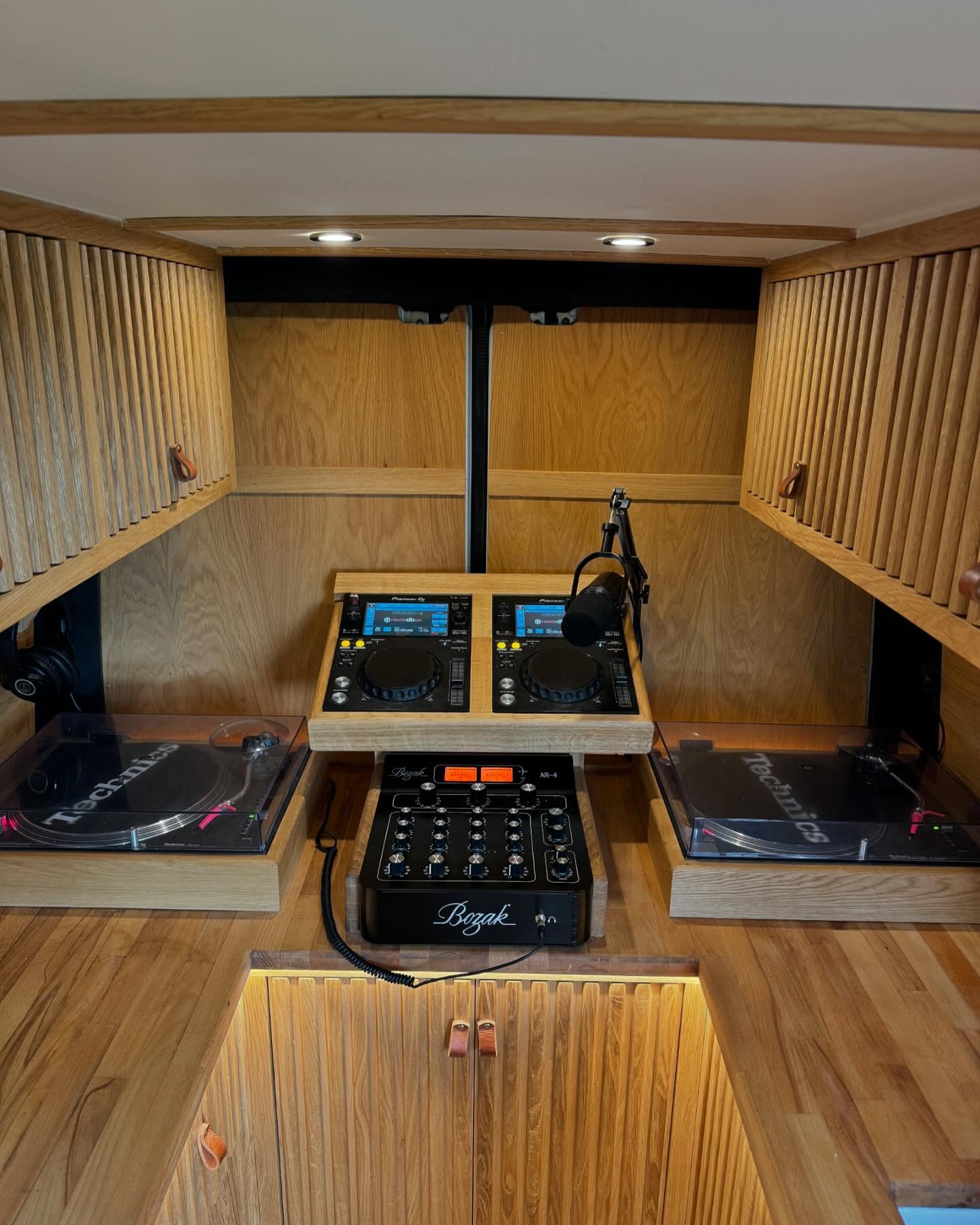 Lovely DJ setup installed in a van by @jack.and.the.bozak . Check his profile for more photos!
___________________________
👉🏼 Follow @doyouspin for more
👉🏼 Follow @doyouspin for more
👉🏼 Follow @doyouspin for more
DM for submission & Email for promotion 📩
#rotarymixer #technics #djsetup #vinyldj #rominimal #classicdj #classicmixer #boutiqemixer #hifi #audiophile #hifidj #djlife #vinyljunkie #vinyladdict #technics1210 #sl1200 #doyouspin #djdesk #djbooth #listeningbar #recordstore #vinylonly #djculture