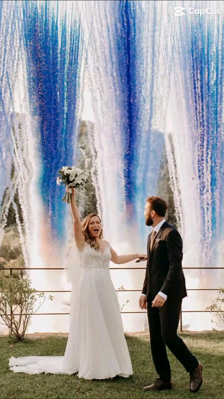 ✨Le Domaine de Valbonne vous souhaite une magnifique année 2025 !
Bonne année à nos mariés, futurs mariés, partenaires et amis qui nous accompagnent dans cette belle aventure.
Que cette nouvelle année soit remplie de bonheur, d’amour et de moments magiques.
Nous avons hâte de vous retrouver pour une saison de mariages 2025 inoubliable et de continuer à célébrer avec vous vos plus beaux moments.
Merci pour votre confiance et votre soutien précieux.
Bonne année à tous ! ♥️
Estelle & Julien
✨ The Domaine de Valbonne wishes you a wonderful year in 2025!
Happy New Year to our couples, future couples, partners, and friends who accompany us on this beautiful journey.
May this new year be filled with happiness, love, and magical moments.
We can’t wait to welcome you back for an unforgettable 2025 wedding season and continue celebrating your most beautiful moments with you.
Thank you for your trust and precious support.
Happy New Year to All! ♥️
Estelle & Julien
Merci aux talentueux photographes :
@marinaboussin.ph
@caudesaygues_emeline
@theloverswedding
@laurineblly
@benlevyphoto
@rocknbrides
@alchemia.photoandfilm
@histoiresbrutes
@Mdclicstudio
@sarahmiguetcadetwedding
@shervinenafissi
@justamonphotographe
@alvina.photographie
@clement_mi
@anais_bizet_photographie
@amandine_weddings
@karma.stories.wedding
@gregorychanuphotographe
@marinec.photographe
@camillelopez_photographe
#domainedevalbonne #bonneannee2025 #maries2025 #mariage #happynewyear2025 #provenceweddings #southoffrancewedding #exceptionalvenue #luxurywedding #destinationweddingprovence #southoffrance #saintpauletdecaisson #occitanie