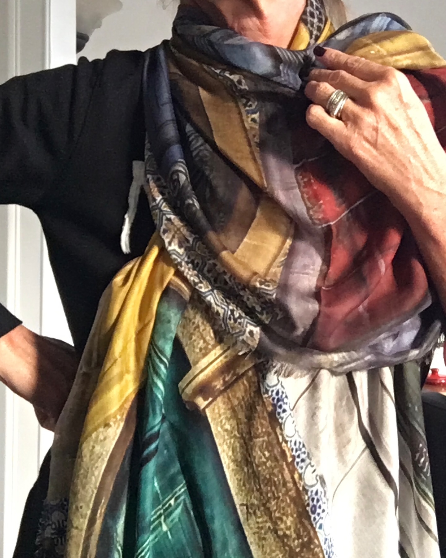 Maxifoulard Portoni Colorati Lisbona
.
.
.
#maxifoulard #madeincomo #madeinitaly #lisbona #accessories #scarf #scarfstyle #fashionstyle