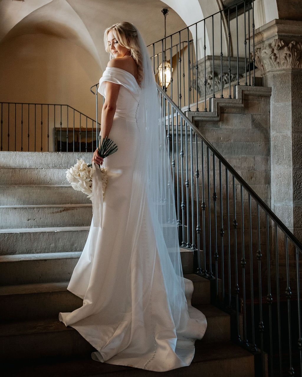 Till alla er blivande brudpar 2025, mitt största tips:
Lägg tid på att hitta bra platser att fotograferas på dagen ni gifter er, jag lovar att ni kommer vara glada för det när bilderna levereras sen!
#weddingphotography #weddingphotographer #bröllopsfotograf #bröllopsfoto