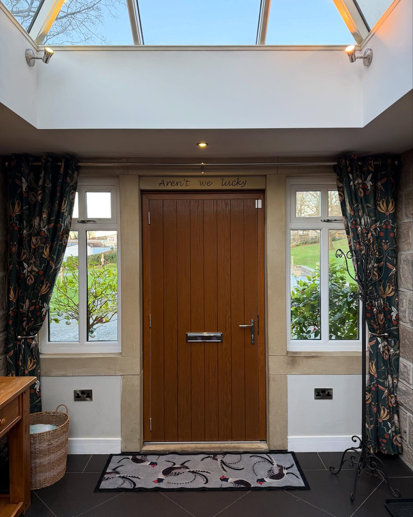 Have you checked out our holiday cottage yet?🏡👇🏻
⭐️Sleeps 13
⭐️Large kitchen and dining room
⭐️Games room with a pool table and tv
⭐️Spacious living room with a wood burner
⭐️Private garden
To find out more or to book visit the link in our bio☺️
#holidaycottage #familyholiday #gamesroom #pooltable #cottage