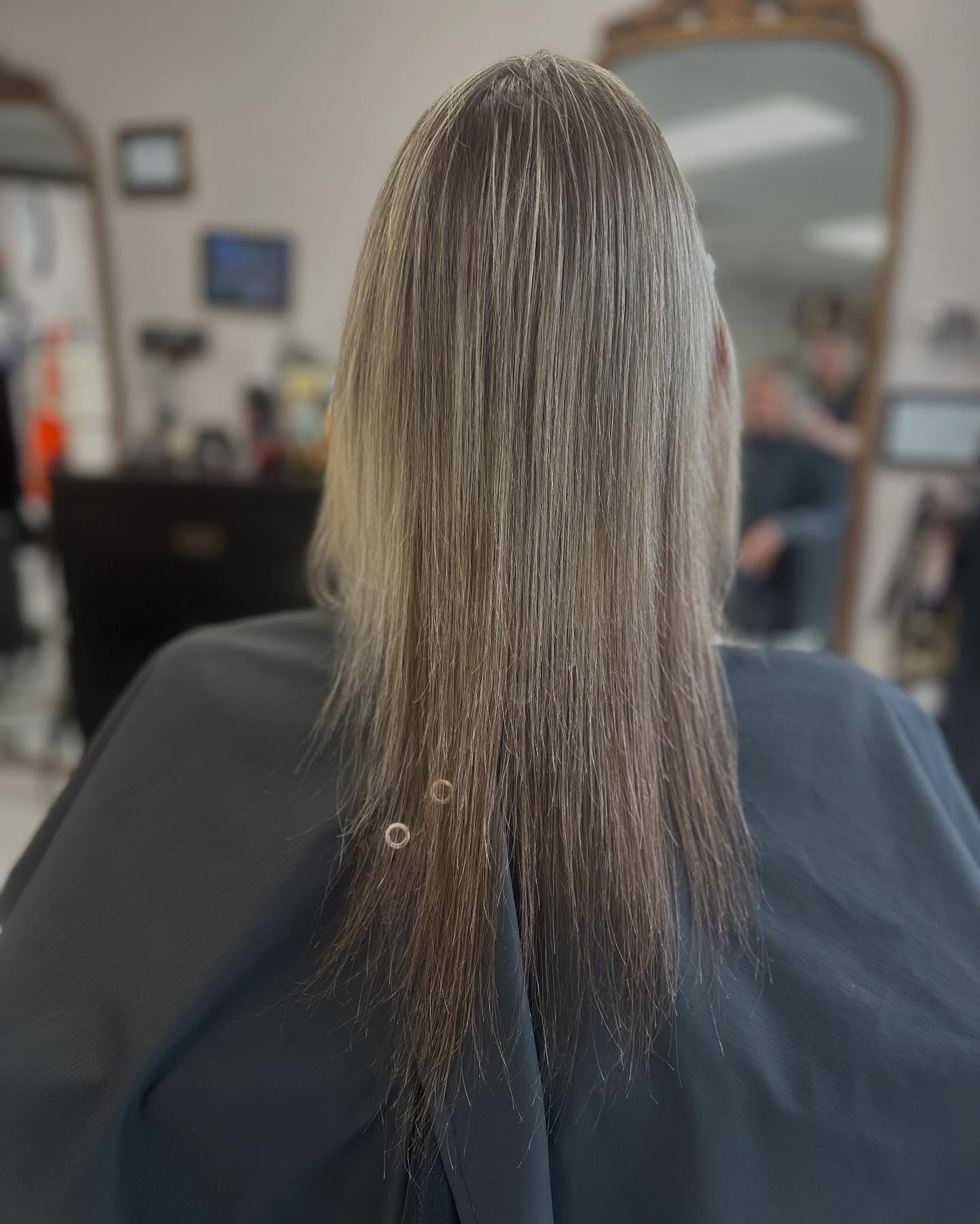 New year, New client, New hair! 16” install for length and fullness!
Helping clients look and feel their best! Beauty comes from within but having hair you’ve always dreamed of gives a different and special kind of confidence!
#hairstylist #hairextensions #hairtransformation #happynewyear #licensedtocreate
@kovihair