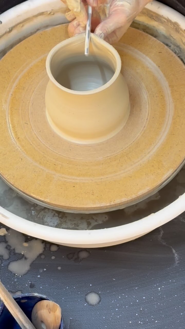 Eingrooven in 2025 und einfach mal schauen, was entsteht 🤟 #keramik #töpfern