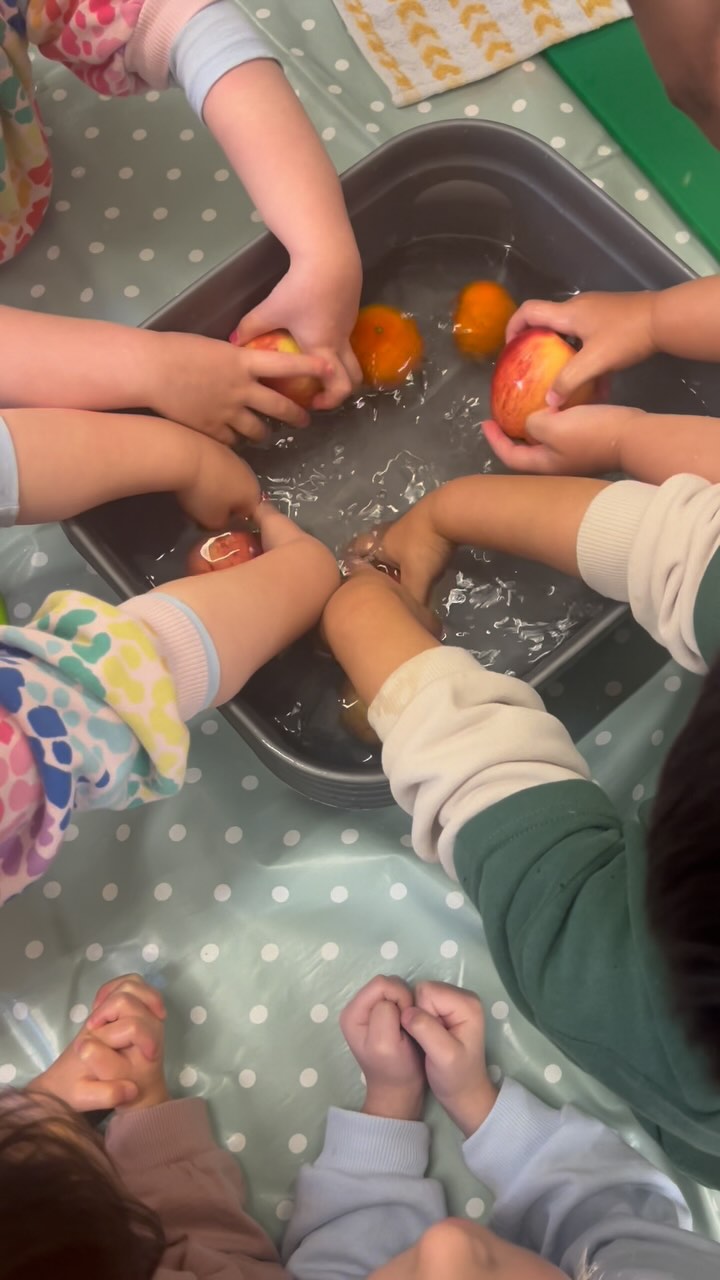 It’s Market Monday here at Church Hill🍌🍎🍊
Every Monday, our children visit our nursery market for snack time. They choose their fruit, wash it, cut it and serve themselves. Teaching them important life skills and independence!
