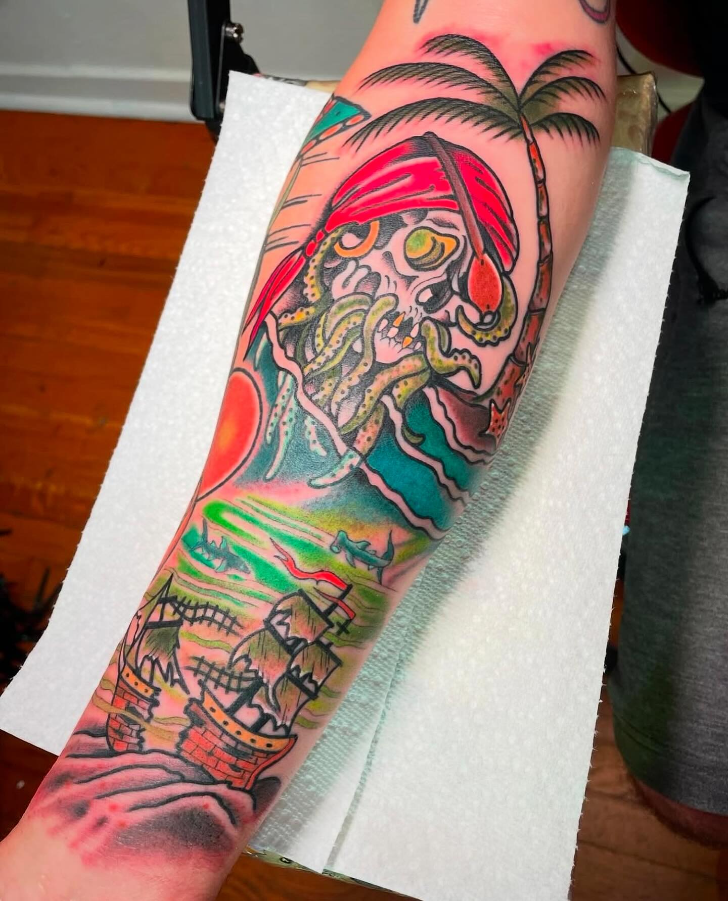 awesome piece done by @xmamawolftattoox #traditionaltattoos #glendaletattoo #arizonatattooartist