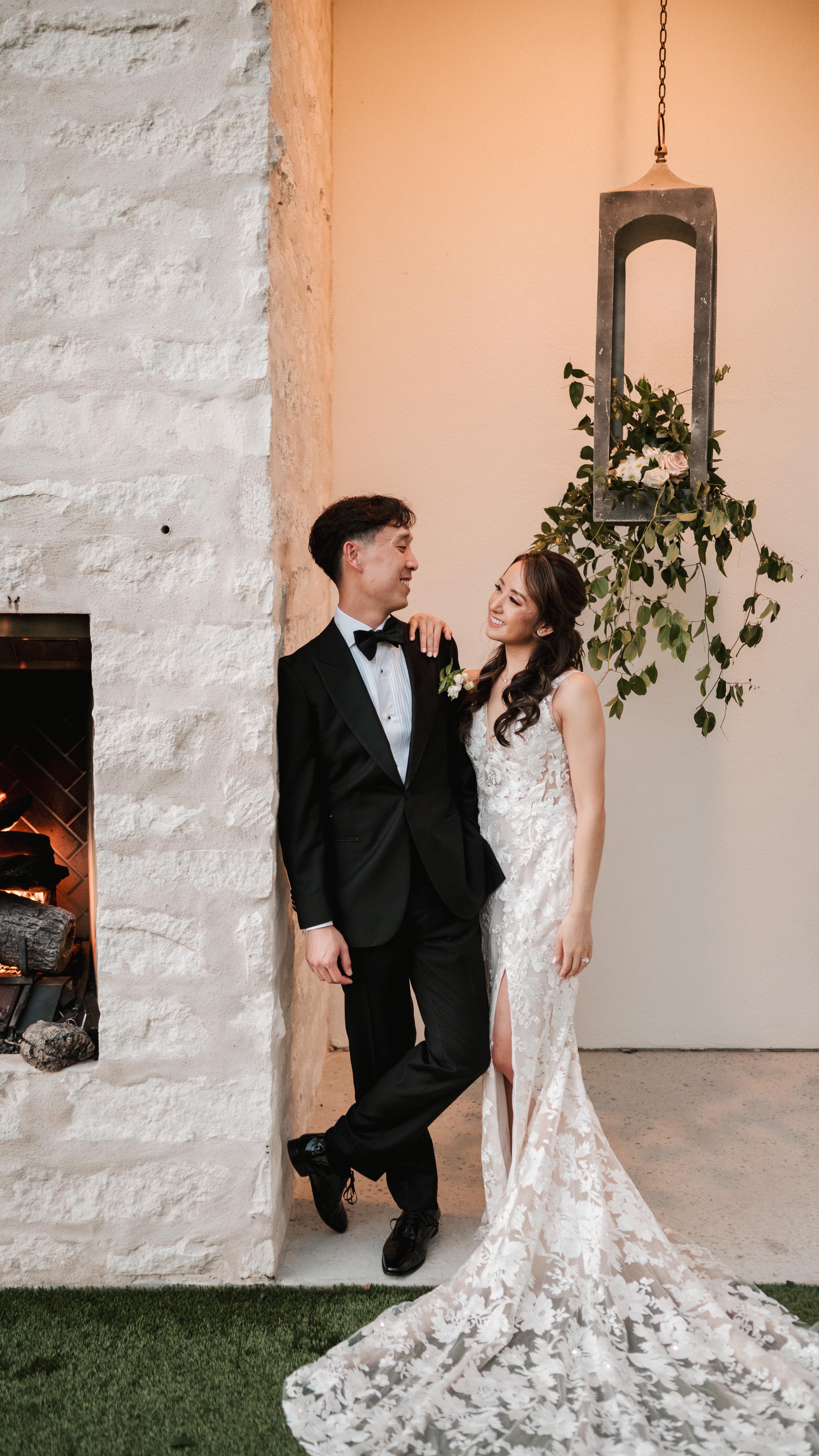 A look back at this gorgeous Texas hill country wedding
Coordination: @themajesticwedding
Venue: @eventsatthearlo
Photo/Video: @black.frame.photos
Cater: @kimsonrestaurant
Floral/Decor: @weddingdecorationsbynancy
Ceiling Floral: @felipetheflorist
Hair/Makeup: @blushdbeautytx
DJ/Photo Booth: @joveevents
Desserts: @petitefleurtexas
Rentals: @brighteventrentals
Bartending: @lonestardrafts
.
.
.
.
.
#preciousmoments #marryyou #downtheaisle #emotional #husbandandwifegoals #groom #bride #weddingdress #vietnameseweddingplanner #texasrealweddings #weddingplanning #church #marriage #ceremony #pictureoftheday #themajesticwedding
