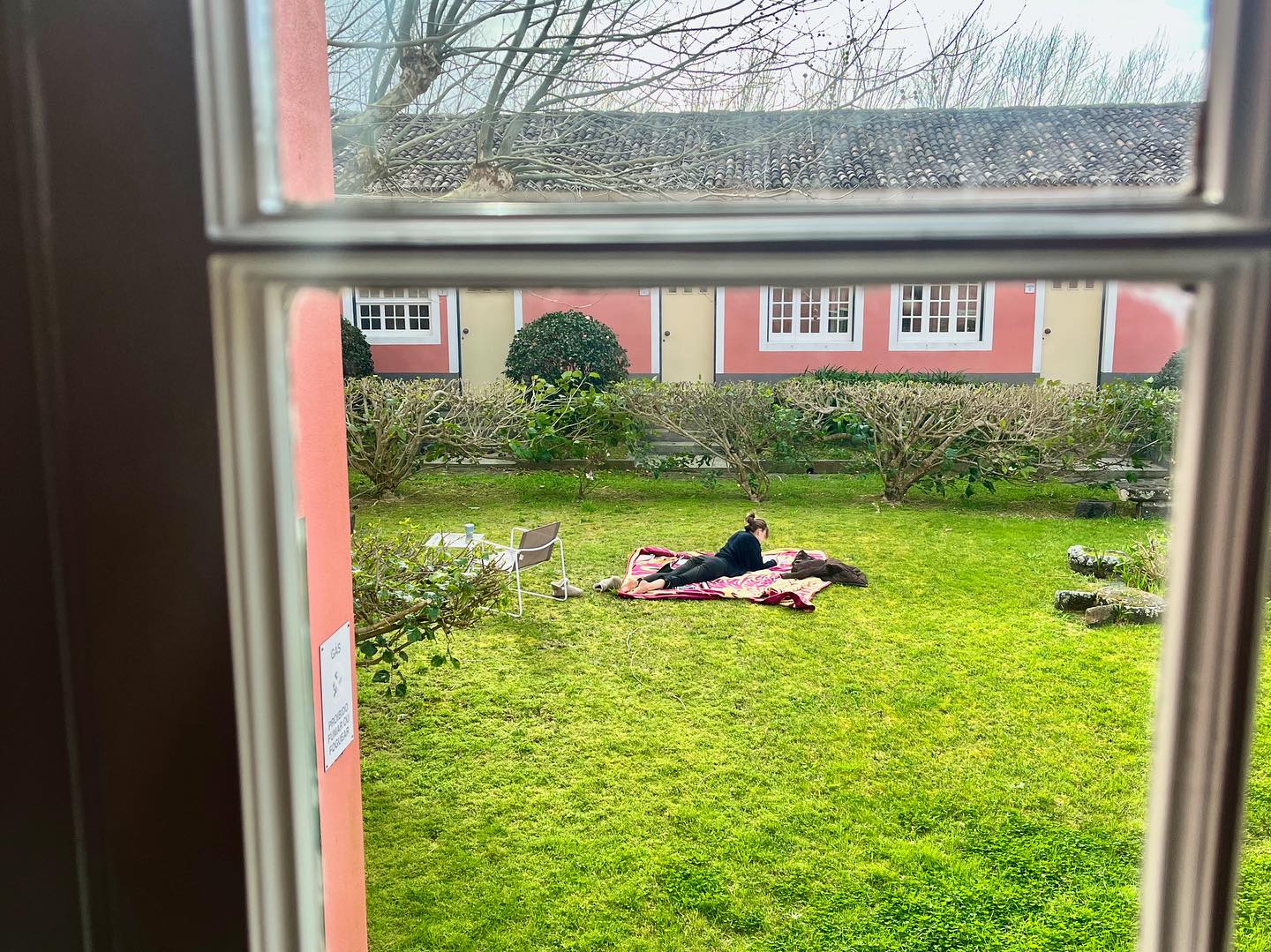 Temos o privilégio de estarmos rodeados da verdejante natureza micaelense e também de possuirmos enormes áreas que permitem uma maior proximidade dos nossos hóspedes com a natureza 🍃
Desfrute de umas férias inesquecíveis num local mágico que emana boas energias que perdurarão uma vida ✨
-
We have the privilege of being surrounded by the verdant nature of São Miguel and also of having huge areas that allow our guests to be closer to nature 🍃
Enjoy an unforgettable vacation in a magical place that exudes good energy that will last a lifetime ✨
#solardelalem #azores #vacations #azoresislands #discoverazores #saomiguel #nature #maia