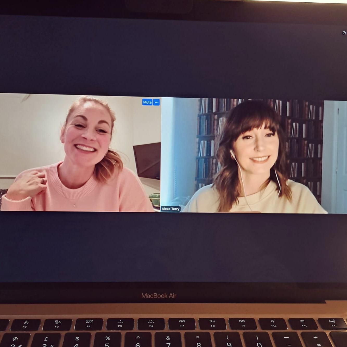 Had a wonderful afternoon chatting with @alexaterryvocalcoaching from @basttraining on their podcast! 🎙️ We delved into mindfulness, coaching, and performing, exploring how to bring more mindfulness into teaching and the lives of performers. It was my first podcast experience, and it went so well! Feeling grateful and excited for it to come out. 🌟 #Mindfulness #Coaching #Performing #Podcast
