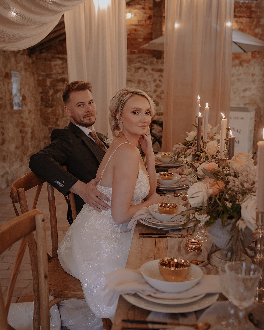 ♡︎ 𝑀𝐴𝐾𝐸 𝑌𝑂𝑈𝑅 𝐷𝐴𝑌 𝑈𝑁𝐼𝑄𝑈𝐸𝐿𝑌
𝑌𝑂𝑈 ♡︎
.
It’s important that your day reflects you as a couple in every way. So don’t leave the venue styling to the last minute make sure it’s part of your wedding planning process. And don’t plan to do it all yourselves, you will only regret it closer to the time as you start to get stressed and realise how much else there is to do. The last thing you want the morning of your wedding is to be worrying about table decor, flowers and signage!
.
I have 3 tiers of styling depending on your needs. Check out my brochure, link in bio.
.
Workshop by @willow_and_rust
Venue: @thecourtyardbarns
Concept, Styling and Props @willow_and_rust
Photographer @helenrosephoto
Florist @inspiredfloristry
Make-up @haleymarie_mua
Hair @cheveuxbyc
Models @thebunnscouple
Florals @melissakayfloraldesign
Signage @quirkyfontsuk
Dress @the_wedding_boutique
Suits @the_suit_lounge
Ice cream bike @jenniicecream2020
.
.
.
#weddingstyling #venuestyling #weddingstylist #weddingdecor #weddinghelp #weddinginspo