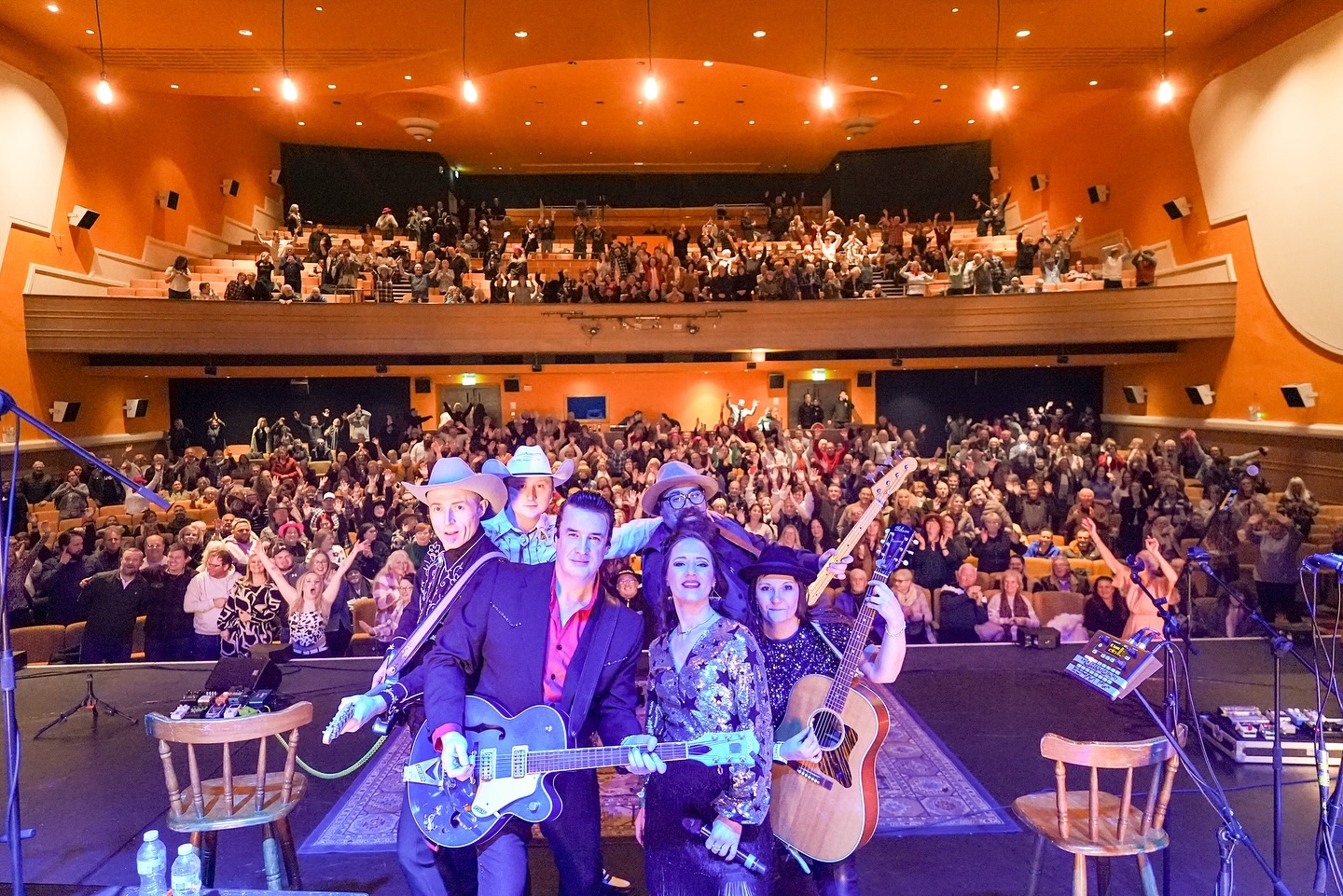 @pboronewtheatre
@acountrynightinnashville #dominichalpinandthehurricanes