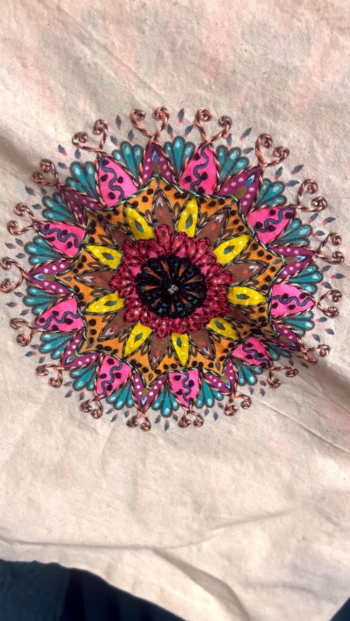 Draw and Stitch a Mandala with me!
Learn how to draw, colour and stitch your own mandala masterpiece. This 4 week course starts next Friday and there are still a few spaces left. I’d love to see you there. Full info on the website
#textileart #mixedmedia #mandala #stitch