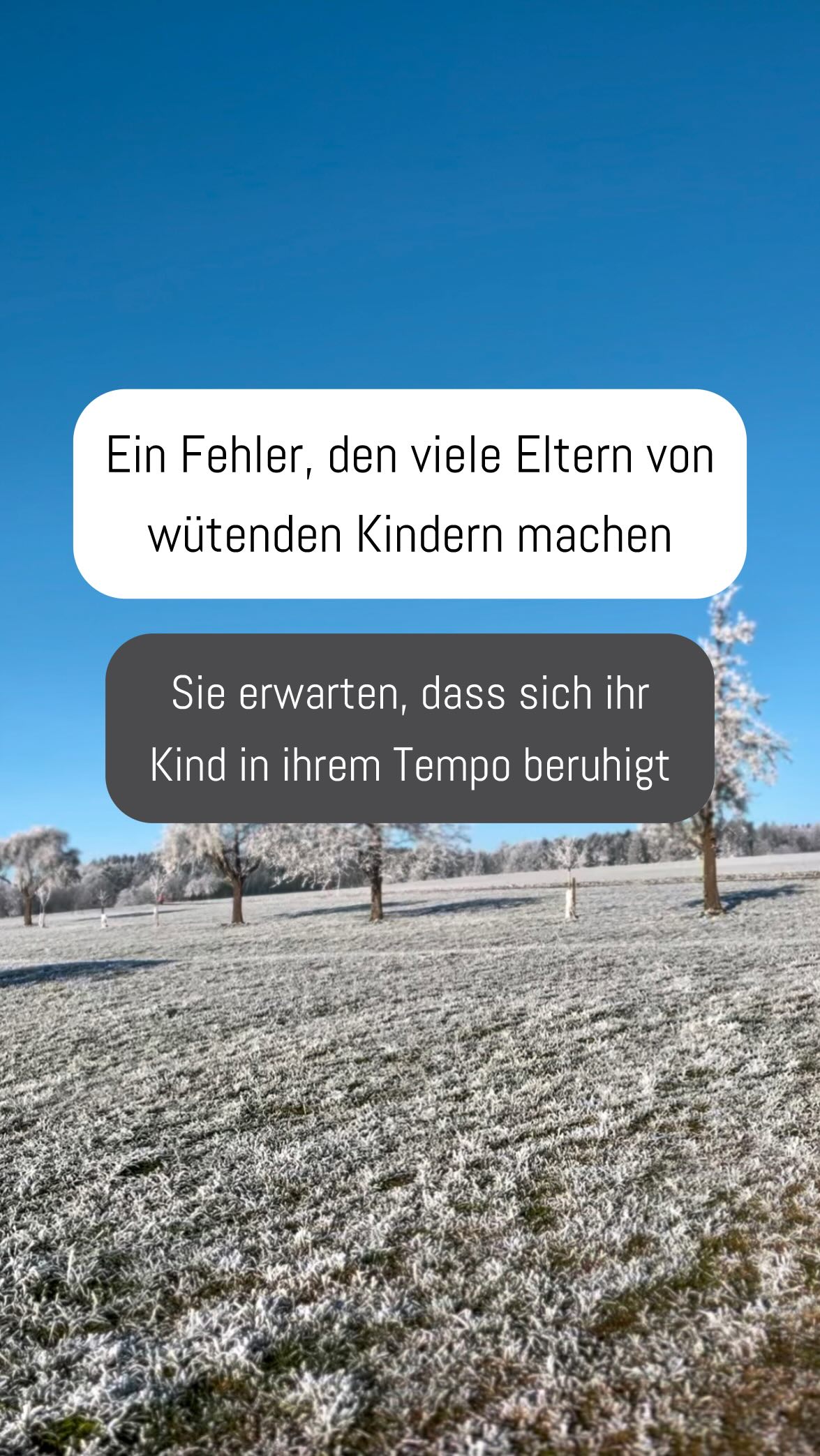 Das hilft deinem wütenden Kind wirklich ⤵️
Erlaube deinem Kind, sich in SEINEM eigenen Tempo zu beruhigen.
❌ „Jetzt ist aber mal genug.“
✅ „Ich bin da.“
❌ „Du übertreibst total.“
✅ „Ich zeige dir einen Weg, wie du dich beruhigen kannst.“
❌ „Jetzt reicht es aber wirklich. Genug geweint!“
✅ „Oh je, du bist ganz doll traurig. Komm her, mein Schatz.“
Erwarte nicht, dass sich dein Kind so schnell reguliert, wie du es schon schaffst.
WARUM?
➡️ Druck erzeugt Stress bei deinem Kind
➡️ Stress führt zu einem überforderten Nervensystem
➡️ Das wiederum führt zu mehr Wutausbrüchen
MIT ANDEREN WORTEN
Du kontrollierst nicht dein Kind, sondern deine eigene innere Haltung. Denn erst wenn du dich reguliert hast, kannst du deinem Kind wirklich helfen.
Während dein Kind wütend ist, liegt deine Verantwortung also darin,
1️⃣ dich selbst zu regulieren
2️⃣ dafür zu sorgen, dass alle und alles heile bleiben
3️⃣ dein Kind zu begleiten
4️⃣ dein Kind zu befähigen
So kannst du auch in herausfordernden Situationen die Beziehung zu deinem Kind schützen.
#beziehungsorientiert #Erziehung #Elternsein #Familienleben #Familienalltag #AlltagmitKindern #Kindheit #Mamasein #Papasein #Familie #ElternschuleDahlmann #Wutausbrüche
