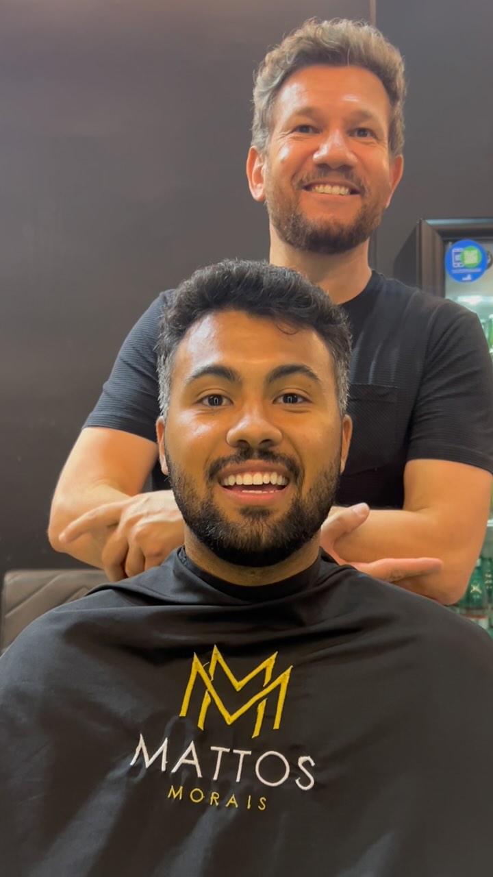 Seguimos com o nosso visagismo! Que 2025 seja de muitas transformações assim para todos! Agende sua experiência visagista e se surpreenda com o seu novo estilo! ✂️✂️✂️
#visagista
#visagistajf
#visagistabrasil
#visagismo