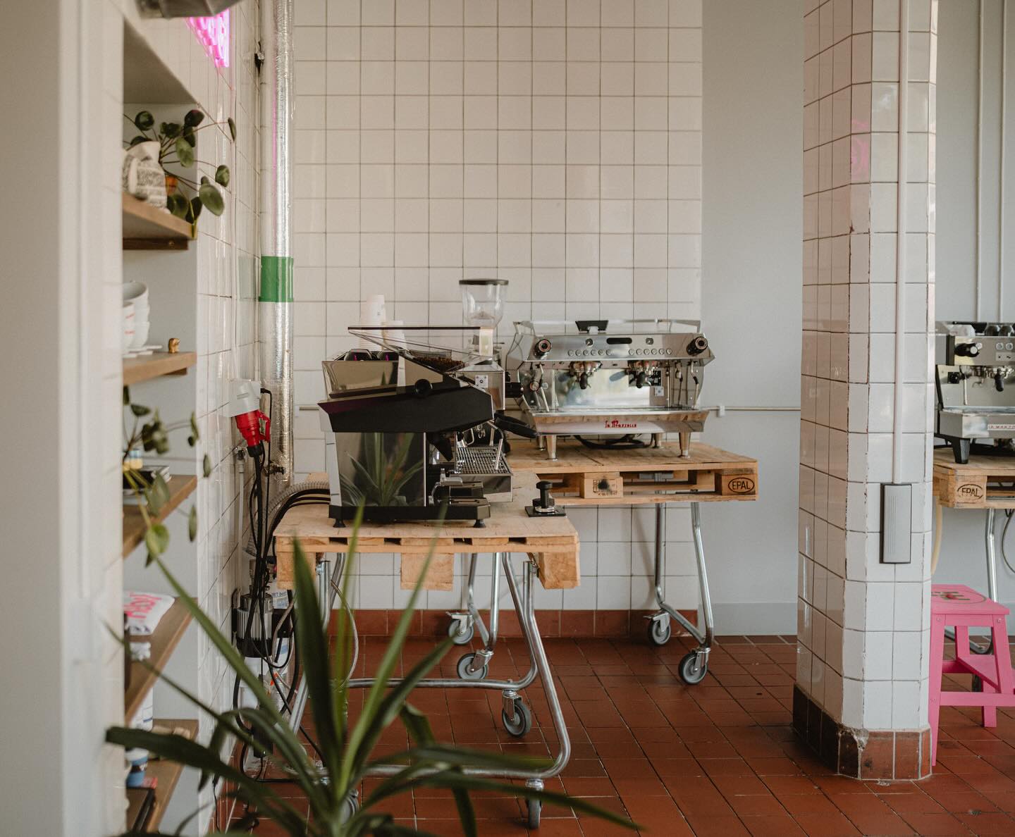 Vi är tillbaka! Och god fortsättning!
Välkommen förbi Hökarängen 💫
.
.
.
.
.
.
.
.
.
.
.
.
.
.
.
#lineamicra #lamarzoccohome #coffee #homebarista #rrebelworks #specialtycoffee #specialkaffe #handmadeinflorence #rrebel #lamarzocco #hökarängen #2025 #showroom #rrebeltech