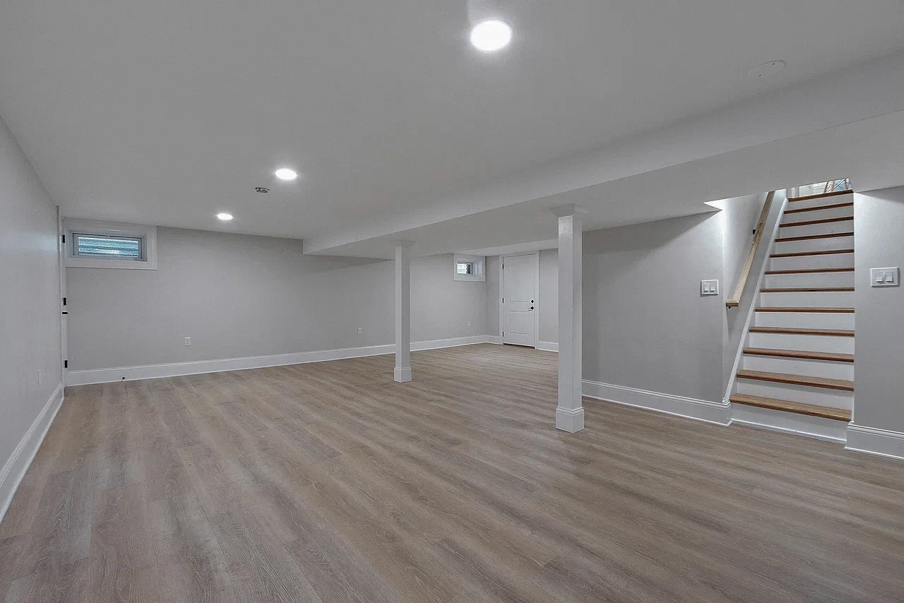 Take a look to our recent luxury vinyl floor installation project in the picturesque Mission Viejo area. The rich tones and natural beauty of these floors truly elevate the ambiance of this home.
For estimates:
www.russflooring.net | 949-312-8303
#russflooring #flooringstore #floorinstallation #staircaseremodel #hardwood #laminate #vinylplank #carpet #floorleveling #spcflooring #interiordesign #remodeling #homeimprovement #missionviejo #orangecounty