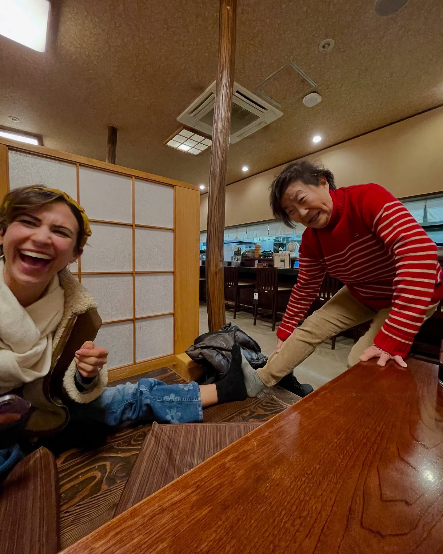 Laughter is the best medicine!!! 😁
My new friend Yoko, 81, who I randomly met at a restaurant in Japan, taught me her secrets to a long and healthy life:
*to have a “happy mind” and not take anything too seriously
*to stay as active as possible - she still goes hiking, and walks everywhere
*to spend time with friends and socialize - in the two days I spent with her I saw how she said “hello” to EVERYONE she passed and struck up friendly conversation with many people
In Chinese Medicine laughter benefits the Shen, or Spirit, strengthening the heart and boosting circulation to promote overall wellbeing 😊❤️💪🏼
Wishing you a very happy 2025, filled with laughter, nurturing relationships and abundant health 🙌🏼💓🌟
With love,
Teressa @joyfulheartacuwellness
#laughteristhebestmedicine #laugheveryday #friendship #naturalmedicine #feedyourheart #chinesemedicinerome #alternativemedecine #acupuncturehealing #naturalhealing #youvanhealyourlife