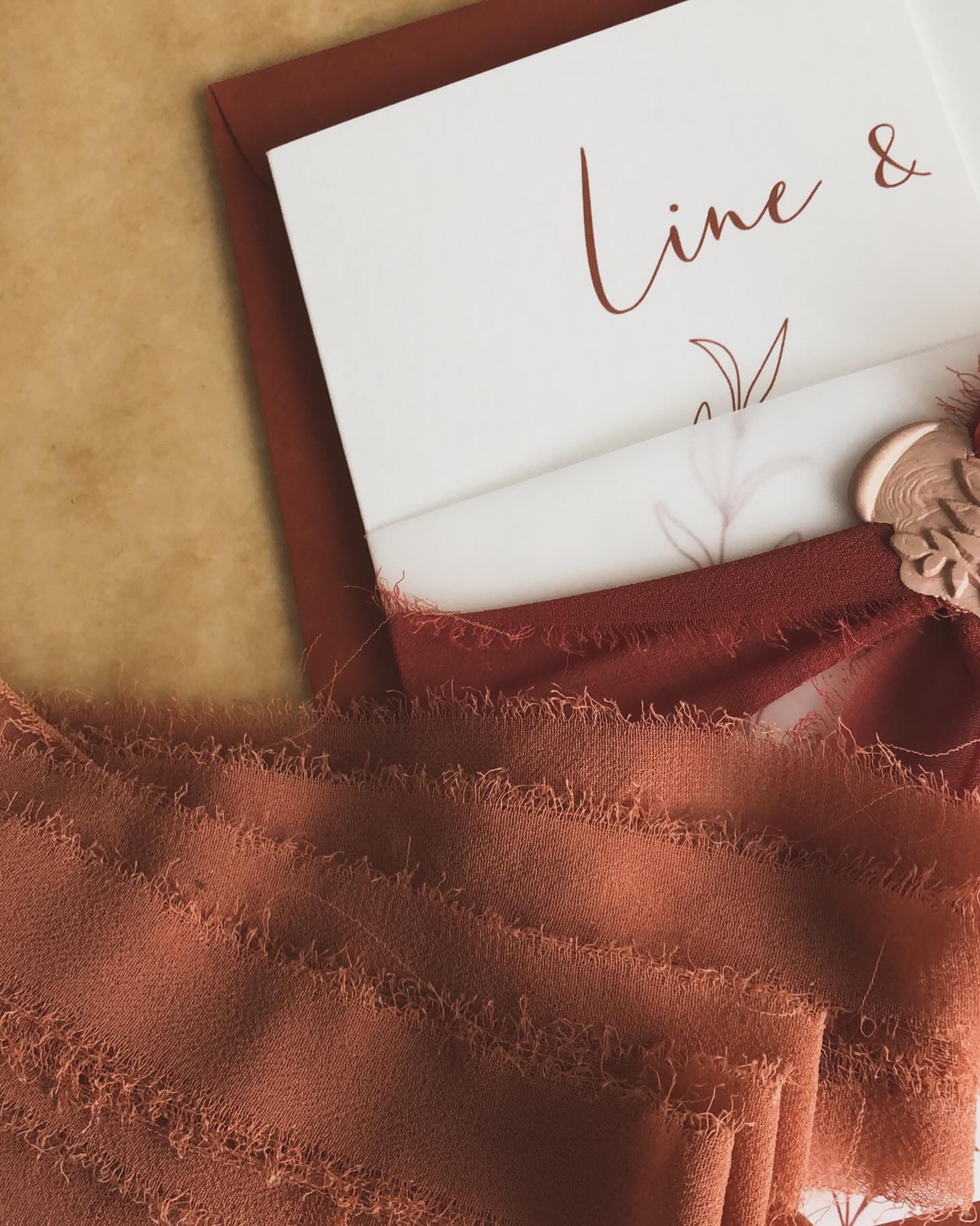 STATIONERY ✨✉️
“Winter weddings have a magic all their own, and when it comes to stationery, the details truly set the tone for the entire celebration. ❄️ For couples planning a cozy winter wedding, terracotta tones bring a warm and earthy contrast to the cool, crisp season.
From elegant invitations to place cards, incorporating terracotta into your wedding stationery can add a sophisticated yet natural touch. Think earthy hues, textured paper, and custom calligraphy that bring together the warmth of the season with the elegance of winter.
Terracotta perfectly complements winter’s natural beauty, combining the deep oranges, reds, and browns with the season’s fresh whites and silvery greens. It’s a timeless, stylish choice that can transform your wedding aesthetic into something unforgettable.
As a wedding planner, I always encourage couples to choose stationery that reflects their personalities and sets the perfect mood for their big day. Let your wedding paper suite tell your unique love story! 💌
Stationery by: @helloginger_stationery
#WinterWedding #TerracottaTones #WeddingStationery #WinterWeddingVibes #WeddingInspiration #CozyElegance #RusticChic #winterbrides