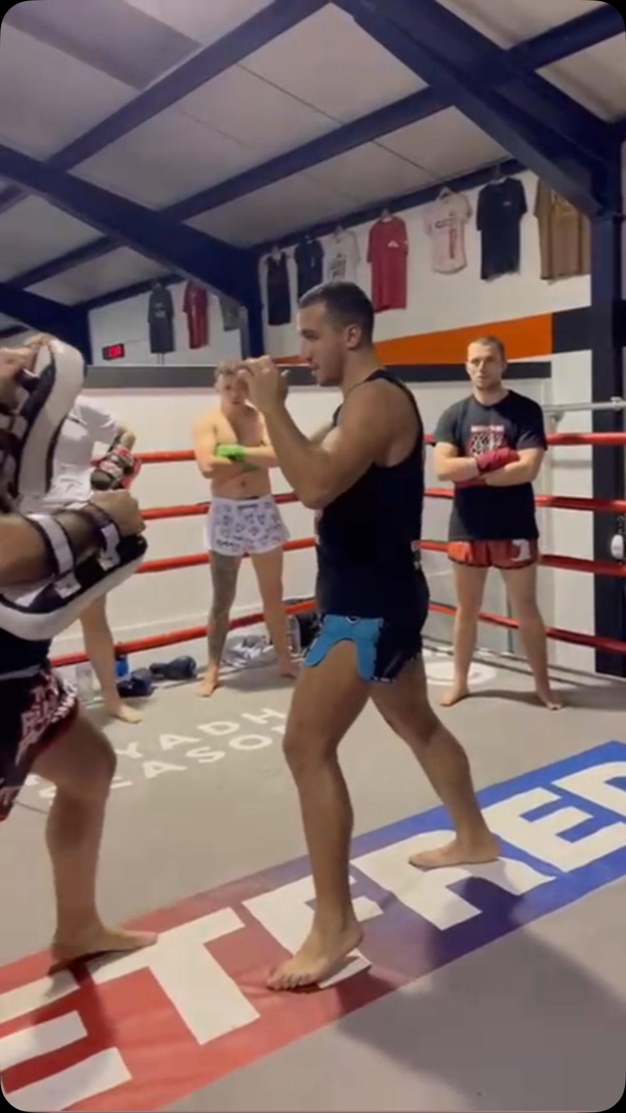 Smashing the pads with @dalmo_sorrentino , no matter what level you at we will help you to achieve your goals, from beginners to professionals all welcome get involved! Book a free trial class now !