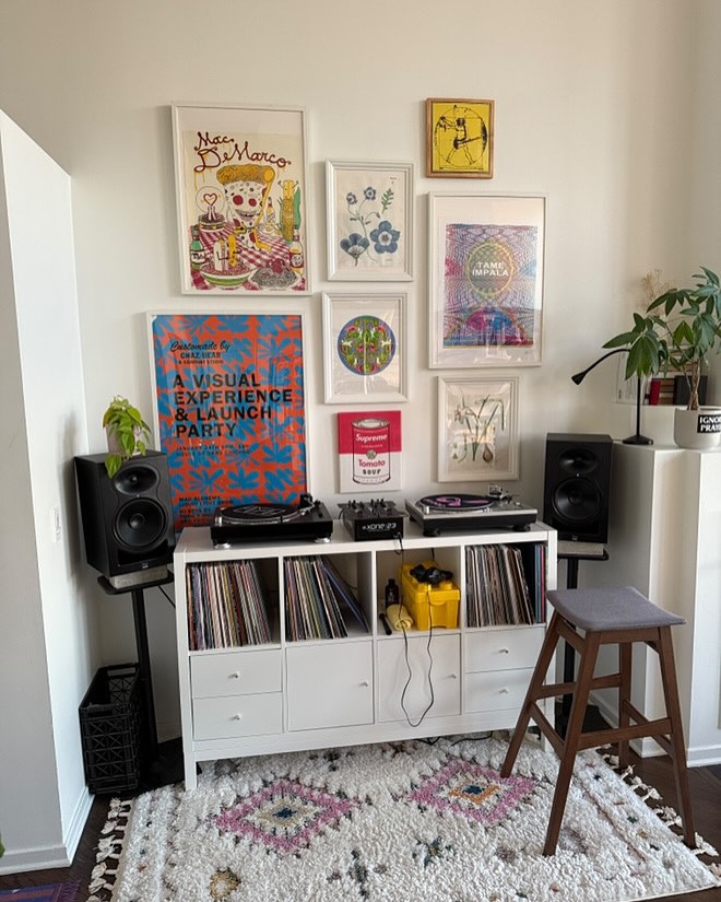 Love this space by @jayahhasson 🪴
👉🏼 Follow @doyouspin for more
👉🏼 Follow @doyouspin for more
👉🏼 Follow @doyouspin for more
DM for submission & Email for promotion 📩
#rotarymixer #technics #djsetup #vinyldj #rominimal #classicdj #classicmixer #boutiqemixer #hifi #audiophile #hifidj #djlife #vinyljunkie #vinyladdict #technics1210 #sl1200 #doyouspin #djdesk #djbooth #listeningbar #recordstore #vinylonly #djculture