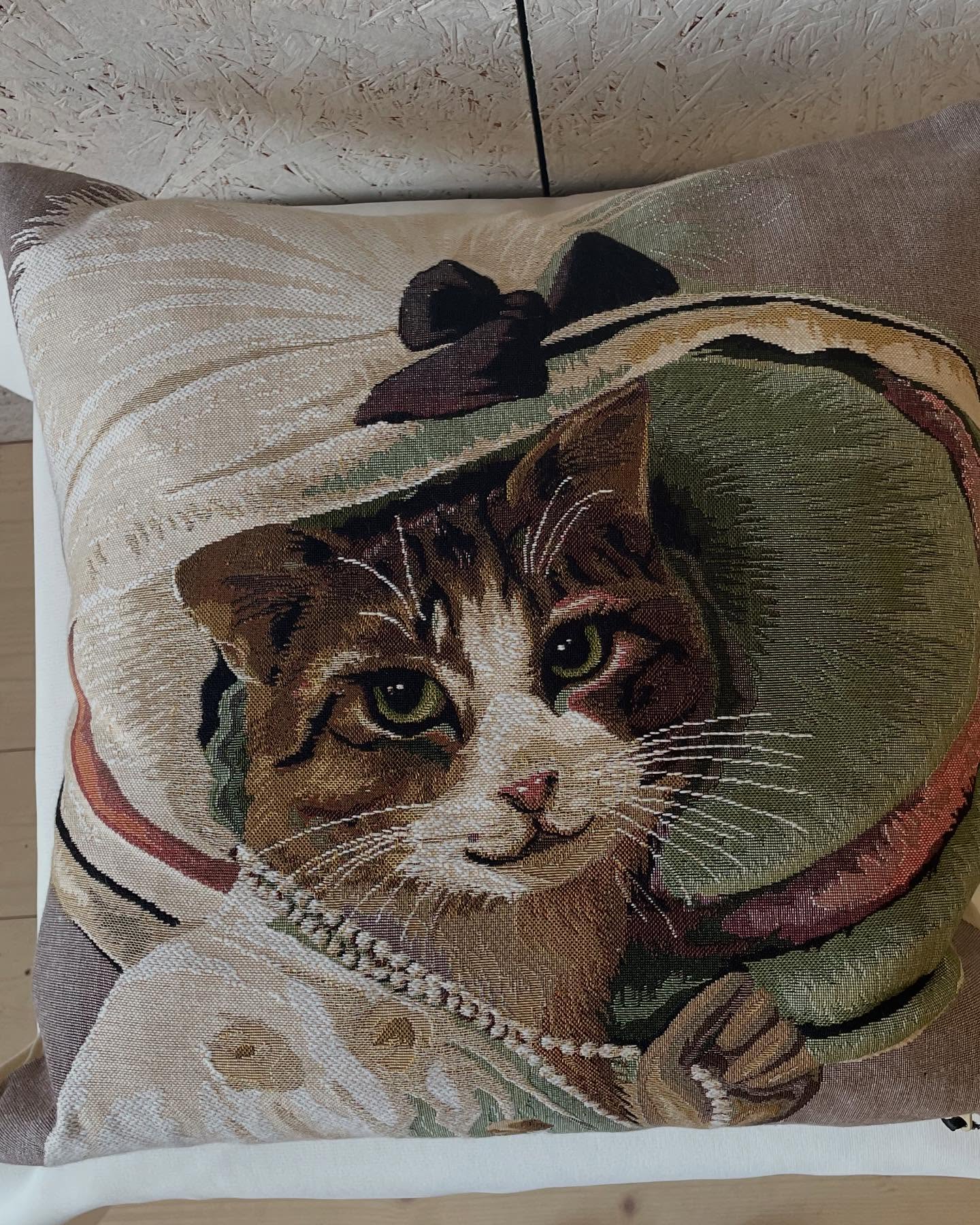 Les coussins sont disponibles , me contacter en message privé :) dimensions 50x50cm
#coussin #coussins #decoration #animaux