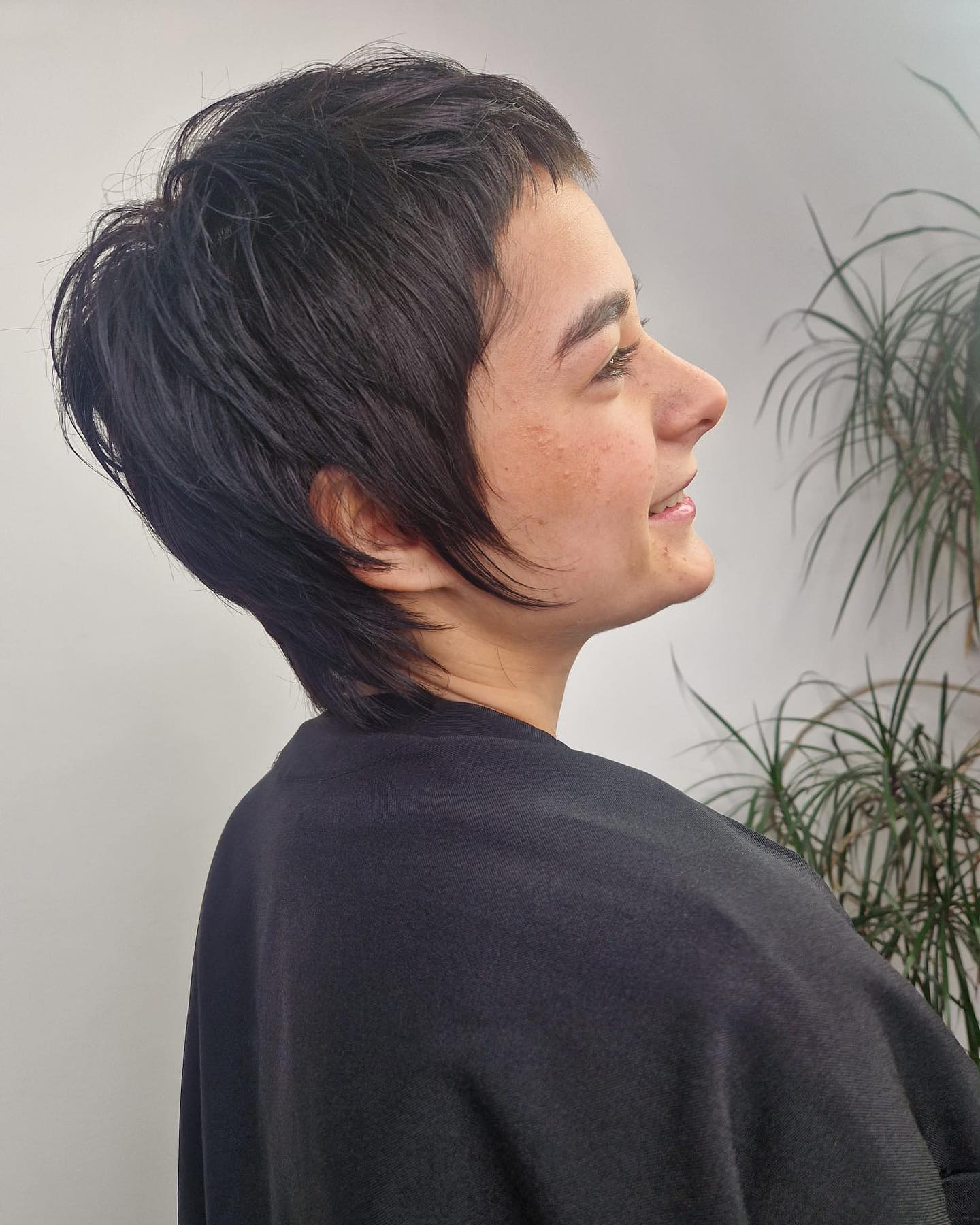 We LOVE LOVE LOVE fierce women, strong and powerful, doing whatever we want✨ inspired by the amazing @jayne_edosalon ⭐️
#fairycore #pixiecut #shaggy #fairygrunge #fairyhair #shorthair #hair #hairtransformation #hairinspo #studiohairlich #glynt