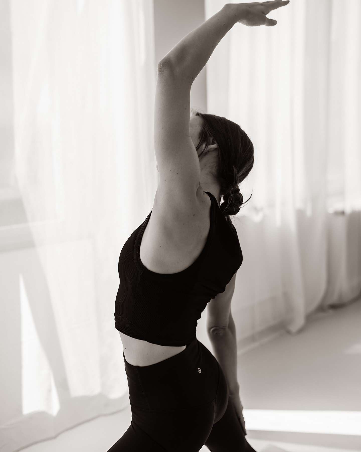 2025 wird ein YOGA-Jahr!
Denn ich darf mit einigen Kursen mit euch in das neue Jahr starten und freu mich dich auf der Matte zu sehen.
Den Anfang machen der 21.01.25 und der 28.01.25 von 19:00-20:00 Uhr @im.uliversum in Lautertal
Ab dem 13.02.25 gebe ich jeden Donnerstag von 19:00-20:00 Uhr einen Yogakurs in Meeder @vhs_coburg
Ab dem 11.03.25 von 18:30-19:30 eine Yogaklasse in Lautertal @vhs_coburg
Ab dem 12.03.25 von 7:30-8:00 Uhr einen Morning Yoga Flow in Lautertal, über die @vhs_coburg
Vertretungsweise findet ihr mit auch bei @nadjakuecker im @yogatecoburg in Coburg. Meine nächste Yogastunde ist Simply Yoga am 18.02.25 um 18:30 Uhr.
Auch 1-1 Yogastunden kannst du bei mir buchen.
Schick mir einfach eine Nachricht falls du dich für eines der Angebote interessierst und dann schicke ich dir den zugehörigen Link zu 🤍
Wir sehen uns auf der Matte!
Ich freu mich auf dich,
deine Elisa