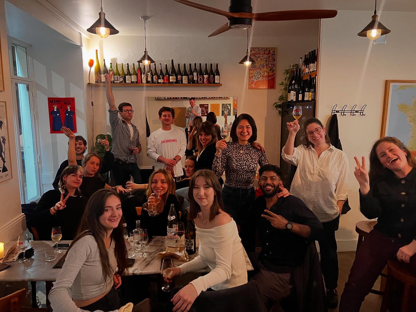 •Staff Party•
L’équipe du Slake et du Diploid se sont réunies pour célébrer Noël et ce début d’année 2025 ✨
L’équipe du @jajabistro nous a accueilli et on va pas se mentir, on s’est régalé ! On remercie la chef @manongrnier qui était en résidence ce soir-là ainsi que toute l’équipe qui nous a permis de passer une très belle soirée.
Ces moments privilégiés sont pour nous importants. Rien de mieux pour renforcer la cohésion d’équipe qu’un bon repas entre collègues ! 🫶🏼
NB : l’équipe n’est pas au complet sur la photo 😌
#diploid #slakecoffee