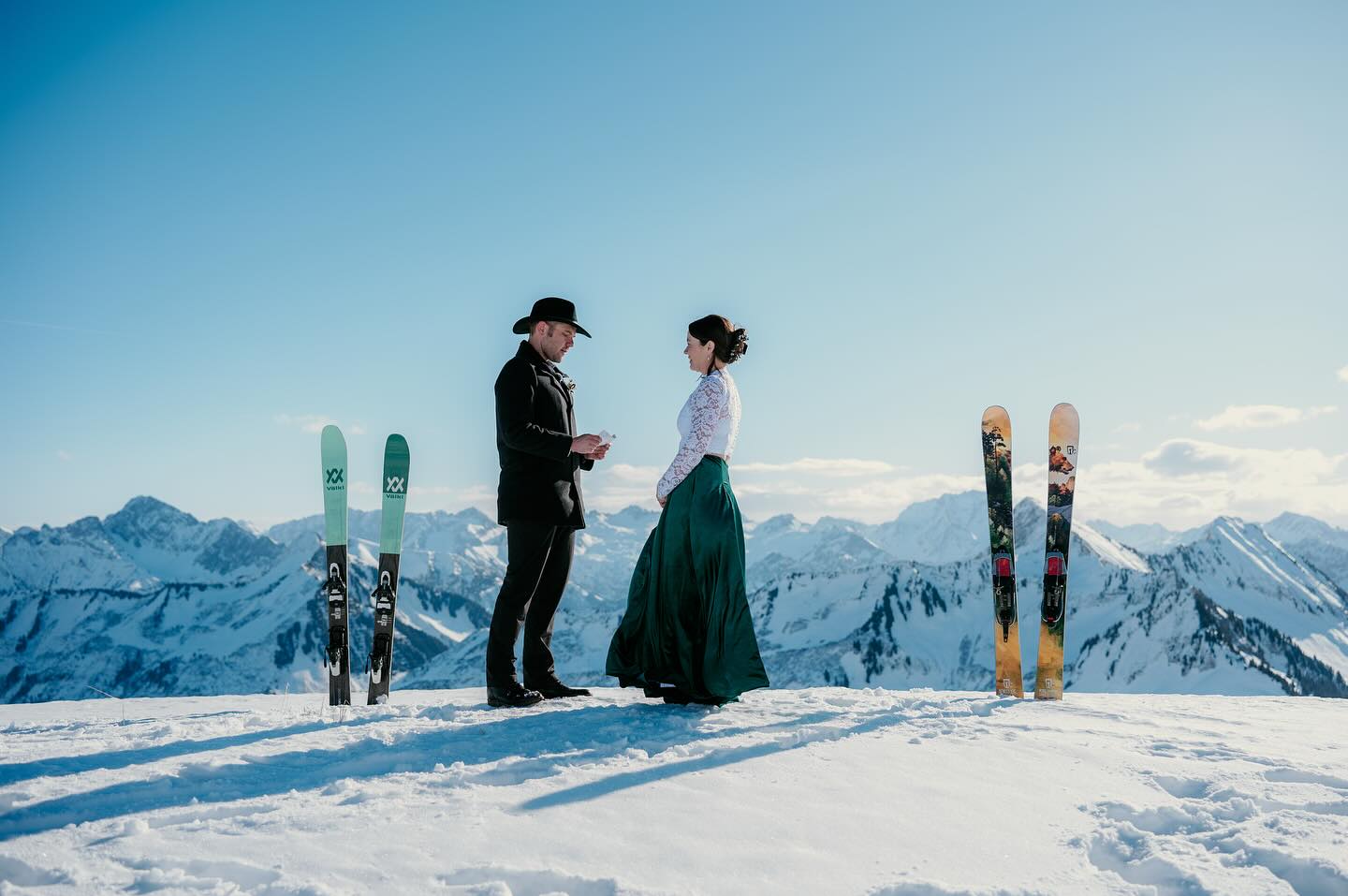PERFECT DAY 🤍
Seid mutig, seid wild, seid 𝘪𝘩𝘳!
Und macht, was immer 𝘦𝘶𝘤𝘩 gefällt zu eurer Hochzeit!
#adventurewedding #lovebirds #mountainlovestories #skitourelopement #elopement #wedding #mountainwedding #winterwedding #weddingphotographer #hochzeitindenbergen #loveandadventure