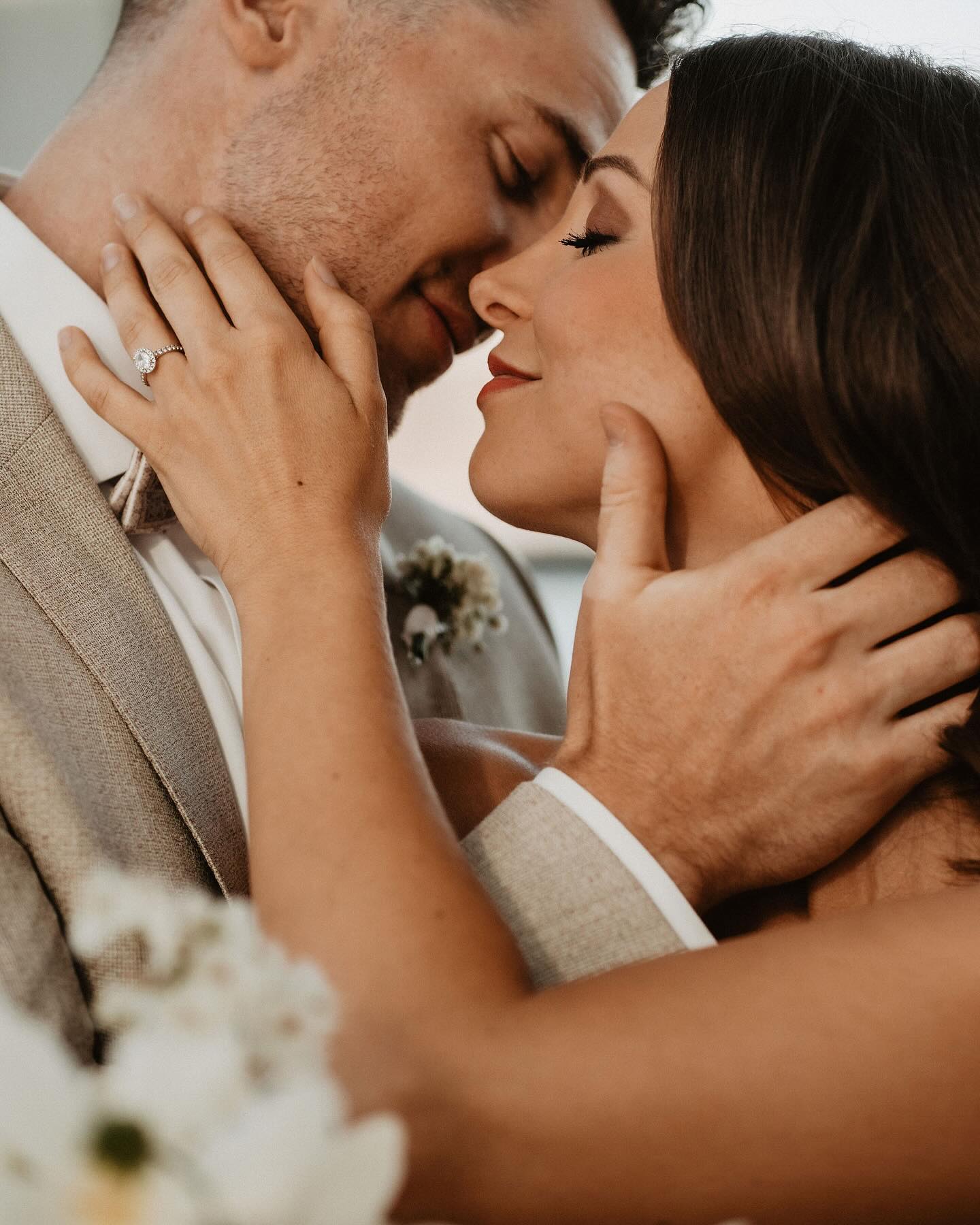 “The engagement ring phase—such an exciting time for couples, but also a crucial moment in your wedding planning journey! 💍 As a wedding planner, I always say that the excitement of getting engaged is just the beginning. Now the real fun begins—starting with the wedding vision!
While you’re showing off that beautiful ring, it’s time to begin thinking about your dream wedding. Where do you want to get married? What’s your style? Classic, modern, boho, or something unique to you both? These are the questions we’ll tackle together as we begin to shape the big day ahead.
Remember: The engagement period is about more than just the ring. It’s about laying the foundation for the wedding day that perfectly reflects your love story. That’s where I come in—to guide you through the planning process, offer expert advice, and ensure that everything aligns with your vision, from the first “Yes!” to the final “I do.”
Enjoy every moment of this special time—your wedding day is coming, and we’re going to make it unforgettable! ✨
#EngagementPhase #WeddingPlanning #EngagedLife #WeddingPlanner #LoveStory #FutureBride #ExcitedForTheBigDay #weddingjourney
Konzept: @hochzeitsbouqetterie & @weirich_fotografie
Planung & Organisation: @planningbynicki
Fotografin: @weirich_fotografie
Dekoration & Floristik: @hochzeitsbouqetterie
Modelpaar: @yaniselinaa
Papeterie: @marrymood.de
Make-up & Hair: @stellinas_beauty
Torte & Sweets: @sweetcupbyviktoria
Brautmode: @annettebasilius.d_s
Herrenmode Accessoires: @annadezet
Location: @lido1960