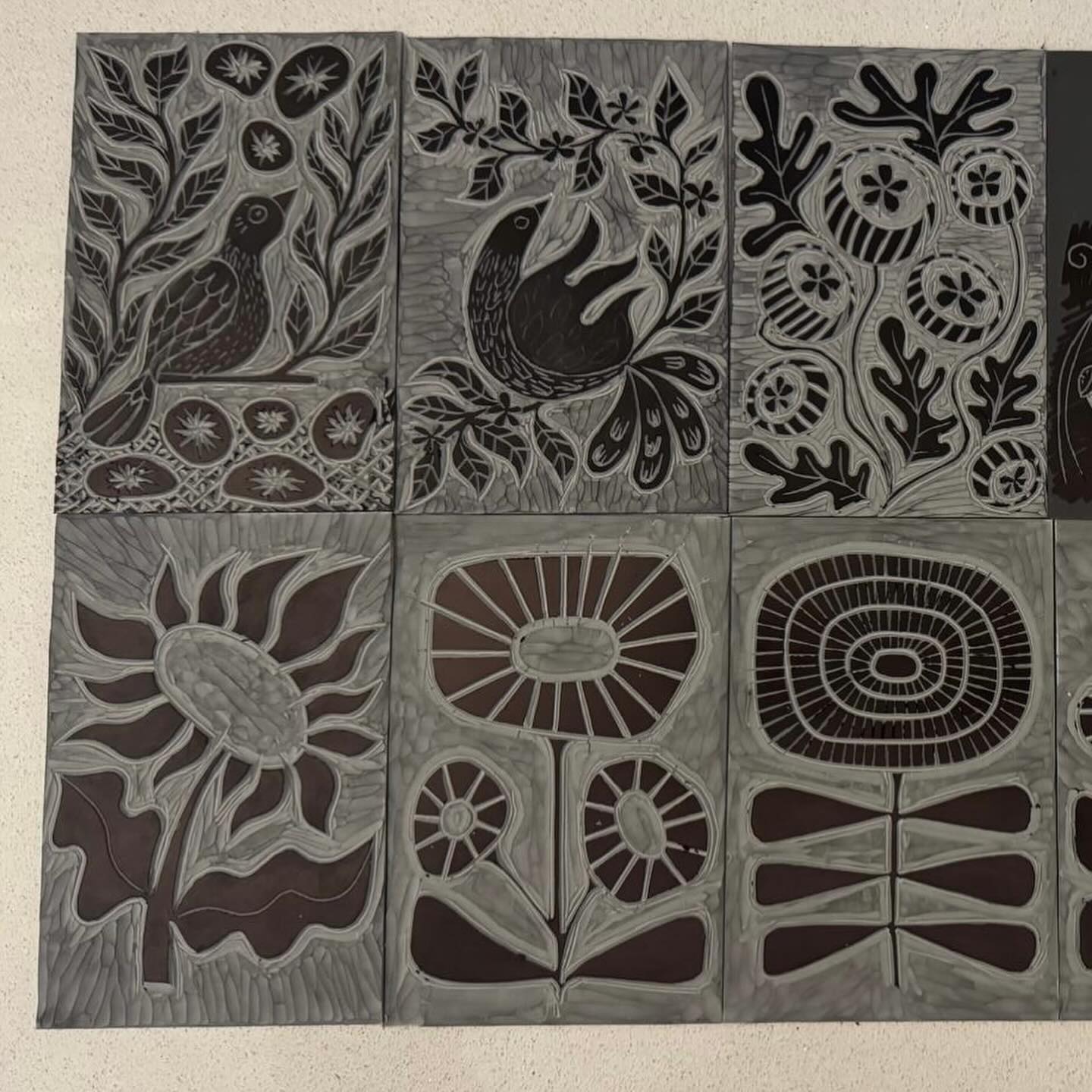 Working on some lino cuts and printing in the studio today!
#artistsoninstagram #linocut #linoprint #baliandbean