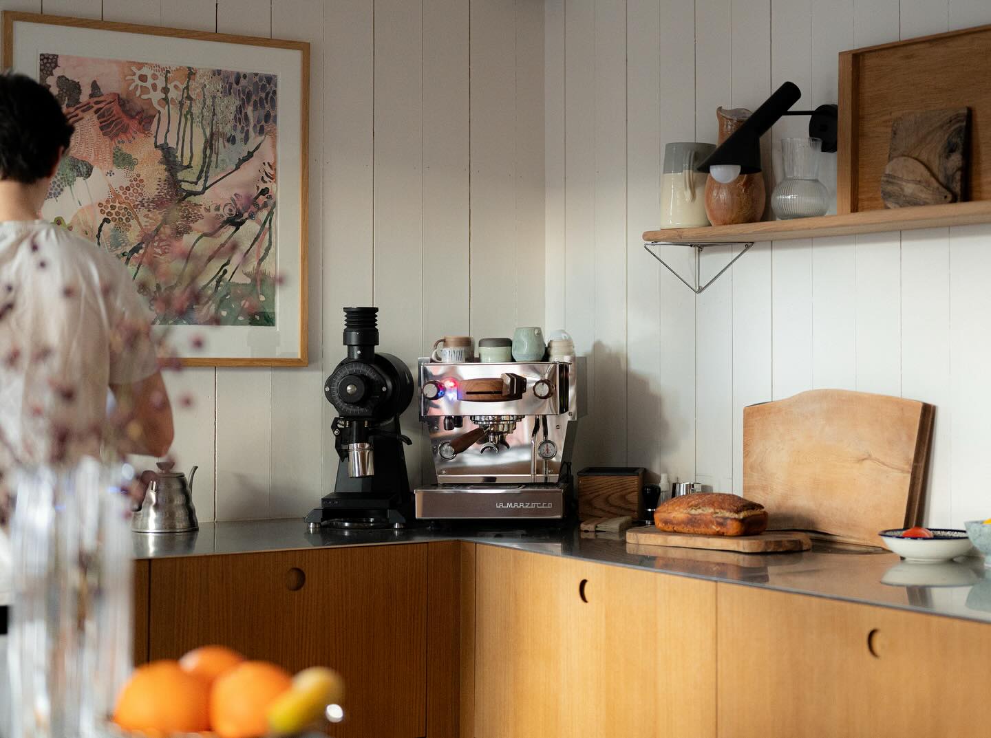 God helg ☕️
Rostfri Linea Mini med trädetaljer hemma hos vår kollega Anders i Voss, Norge.
.
.
.
.
.
.
.
.
.
.
.
.
.
.
.
#lineamicra #lamarzoccohome #coffee #homebarista #rrebelworks #specialtycoffee #specialkaffe #handmadeinflorence #rrebel #lamarzocco #hökarängen #lineamini #weekend #goodcoffee