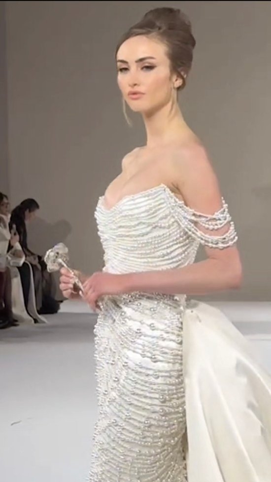 Tamara Ralph La Collection Couture
Printemps-Été 2025 Paris Fashion Week
Brand: @tamararalph
Videographer: @moraycia_photographer
Media: @parisfantastic_official
#parisfashionweek #parisfashion #parisfashionmenswear #mode #hautecouture #dress #weddingdress #beautifuldress #hautecoutureweek #hautecouturedress #tamaraRalph