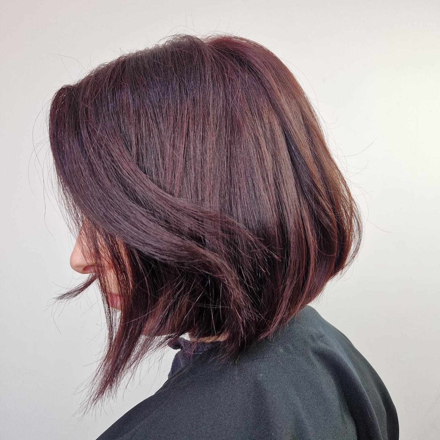 A little softer version of the viral cherry-cola haircolor🍒
#cherrycola #hair #hairtrends #hairtransformation #hairstyles #haircolor #haircut #shorthair #brownhair #studiohairlich #glynt