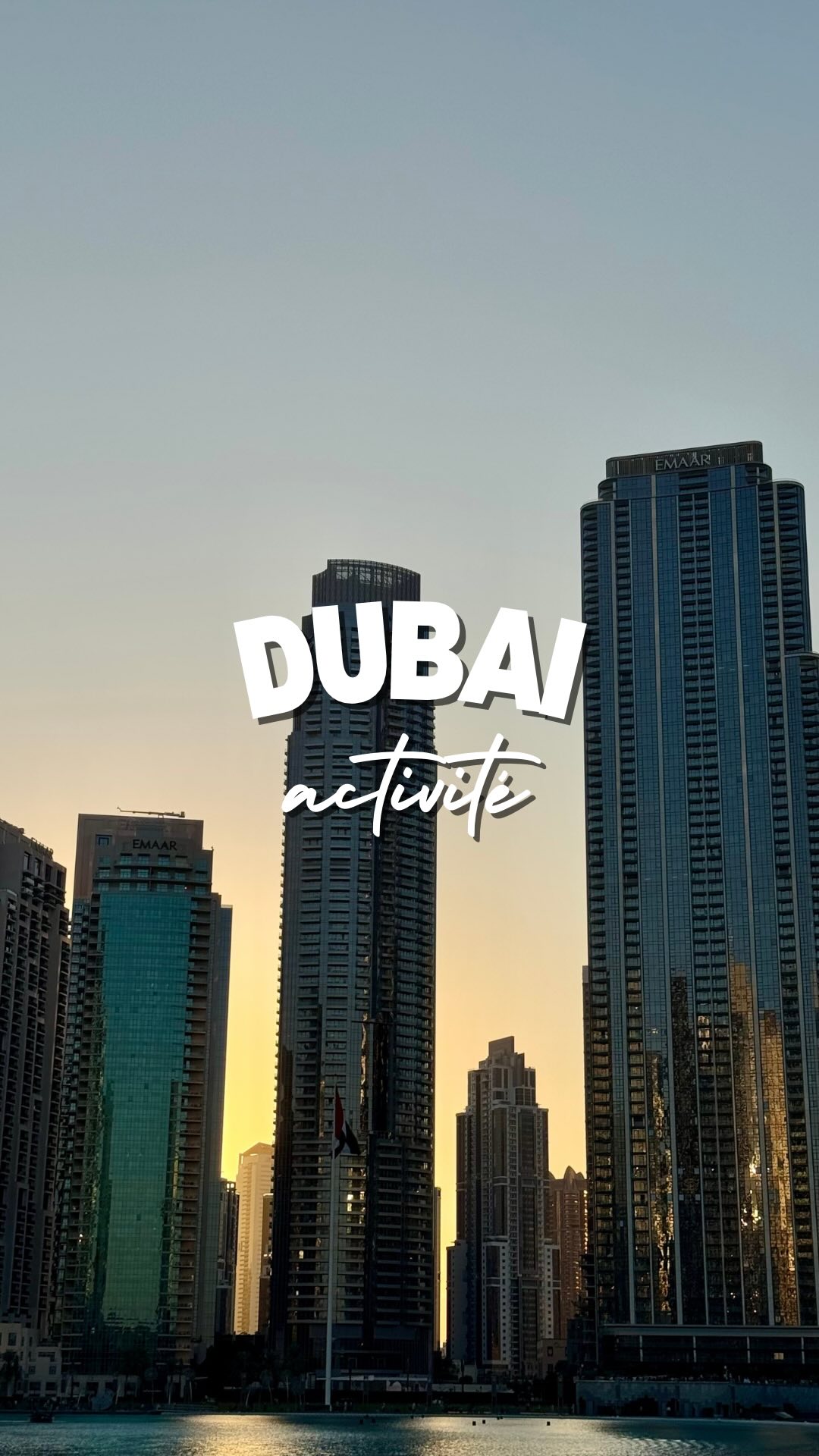 Nommée pire expérience de voyage ever… 🫠
On a payé 67€ par personne pour monter en haut du Burj Khalifa (ce qui est excessivement cher), billets réservés au créneau horaire de 16h30 et on est arrivés en haut à… 20 HEURES 🤡
4h de longue et interminable attente (c’est vraiment juste le prix du billet qui nous a fait rester lol)
Pour être honnête, on a pas non plus fait le choix le plus stratégique : un vendredi en fin de journée à l’heure du sunset, il y avait quand même beaucoup de chances qu’il y ait du monde, mais on s’attendait quand même pas à ça 🥲
Autant vous dire que si c’était à refaire, on changerait quelques paramètres : privilégier les horaires du matin, choisir un jour de semaine et éviter les périodes des fêtes de fin d’année
Parce que oui, les employés sur place nous ont expliqué que cette forte affluence était due aux fêtes de fin d’année et aux nombreux touristes à cette période...
Bon clairement, ça ne valait pas le coup MAIS on pourra au moins dire qu’on a monté la plus haute tour du monde 🙃
#dubai #burjkhalifa #visitdubai #activité #voyage #tips #travelblogger #lesaventuresdelo