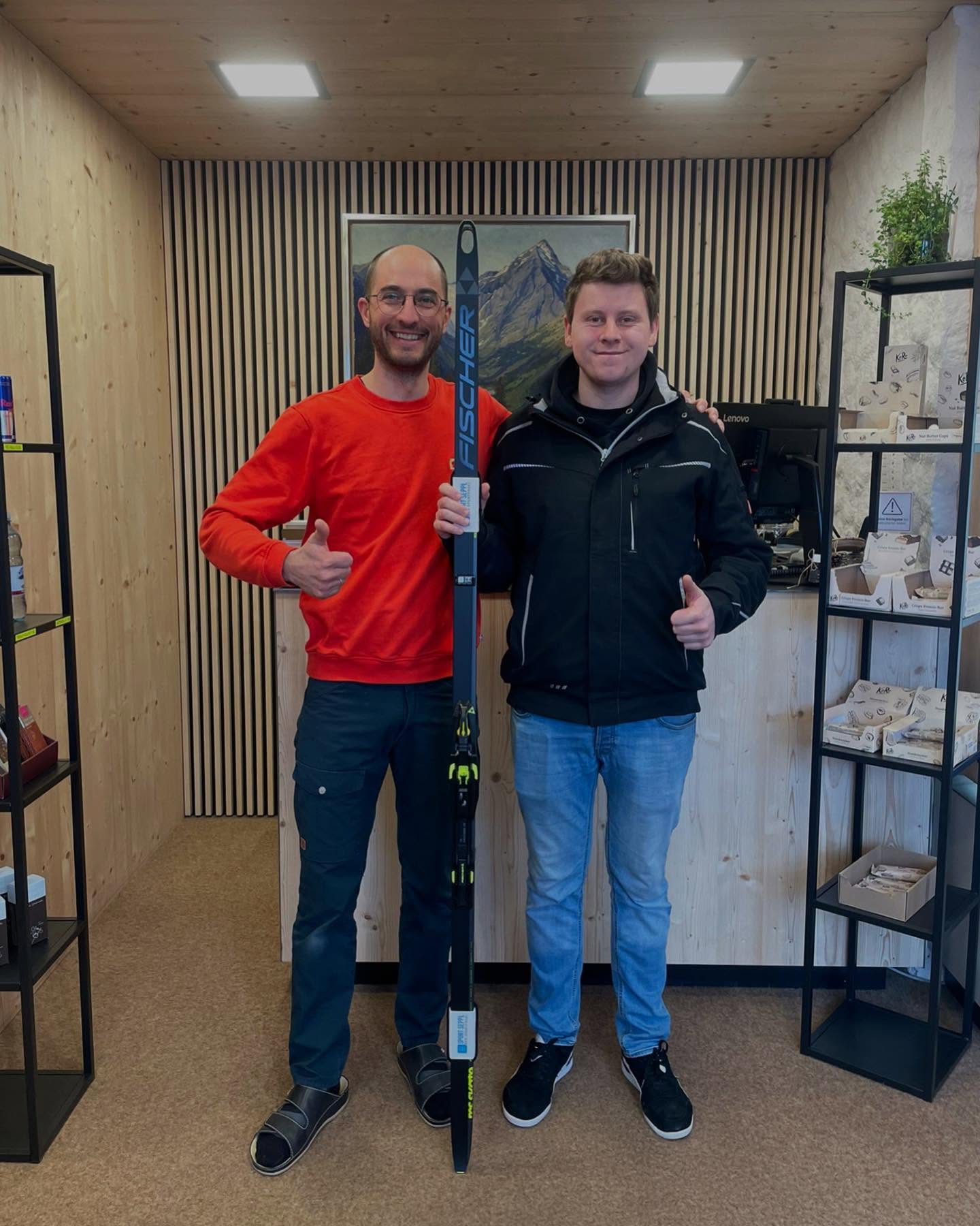 Wir gratulieren @alex_._r32 herzlich zum Gewinn seiner neuen Skatingski von Fischer und wünschen ihm viel Spaß auf der Loipe!
#fischerski #gewinnspiel #winner #ski #snow #crosscountry #race #winter #snow