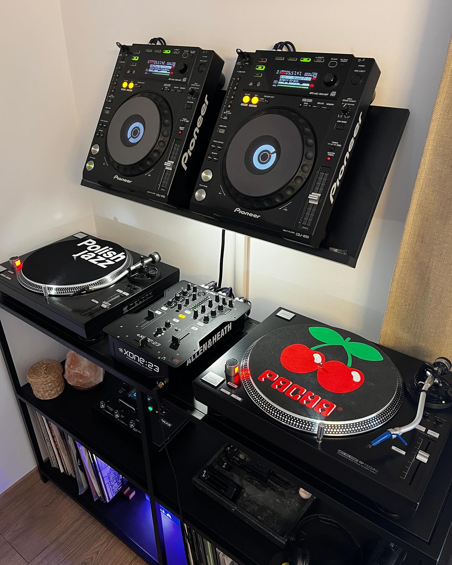 Lovely setup by @bxn3000 🔥
👉🏼 Follow @doyouspin for more
👉🏼 Follow @doyouspin for more
👉🏼 Follow @doyouspin for more
DM for submission & Email for promotion 📩
#rotarymixer #technics #djsetup #vinyldj #rominimal #classicdj #classicmixer #boutiqemixer #hifi #audiophile #hifidj #djlife #vinyljunkie #vinyladdict #technics1210 #sl1200 #doyouspin #djdesk #djbooth #listeningbar #recordstore #vinylonly #djculture
