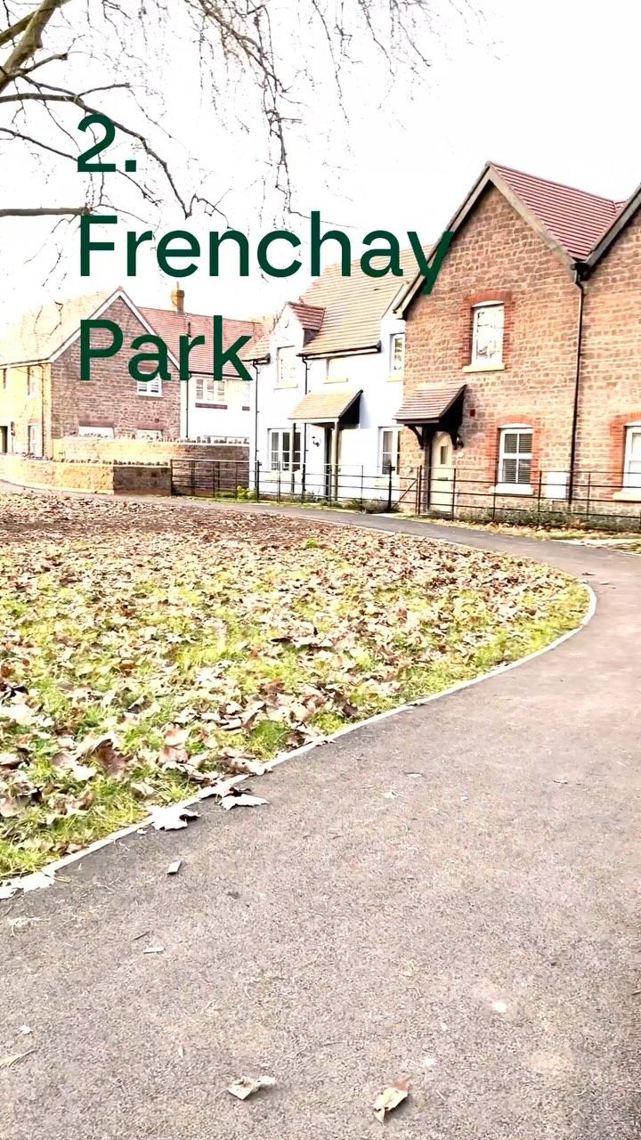 Our second showcase of New Homes Week looks at Frenchay Park. It’s by one of the big house builders, but they had to take some extra steps to design something which stitched well into the village and respected the historic buildings. An interesting case study! #newhomesweek #newbuildhome #architecture #3dprinting #cosy