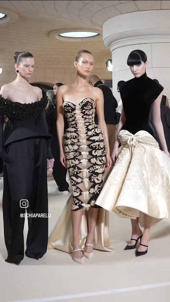 SCHIAPARELLI
HAUTE COUTURE
SPRING/SUMMER SHOW
#fashionweek #showparis #fashionweekparis #collectionprintempsété #2025