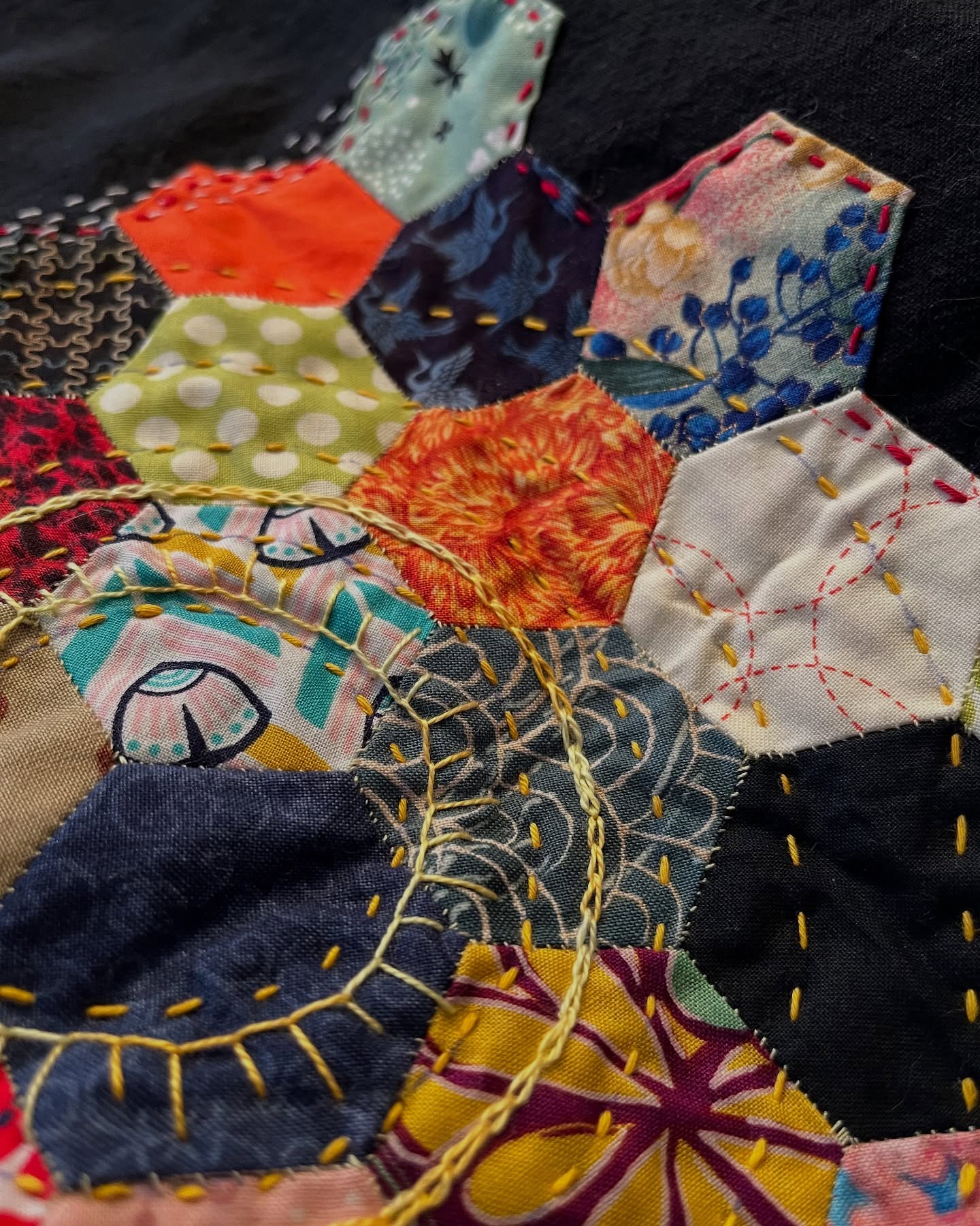 Worked on my hexagons a bit this morning… #englishpaperpiecing #epp