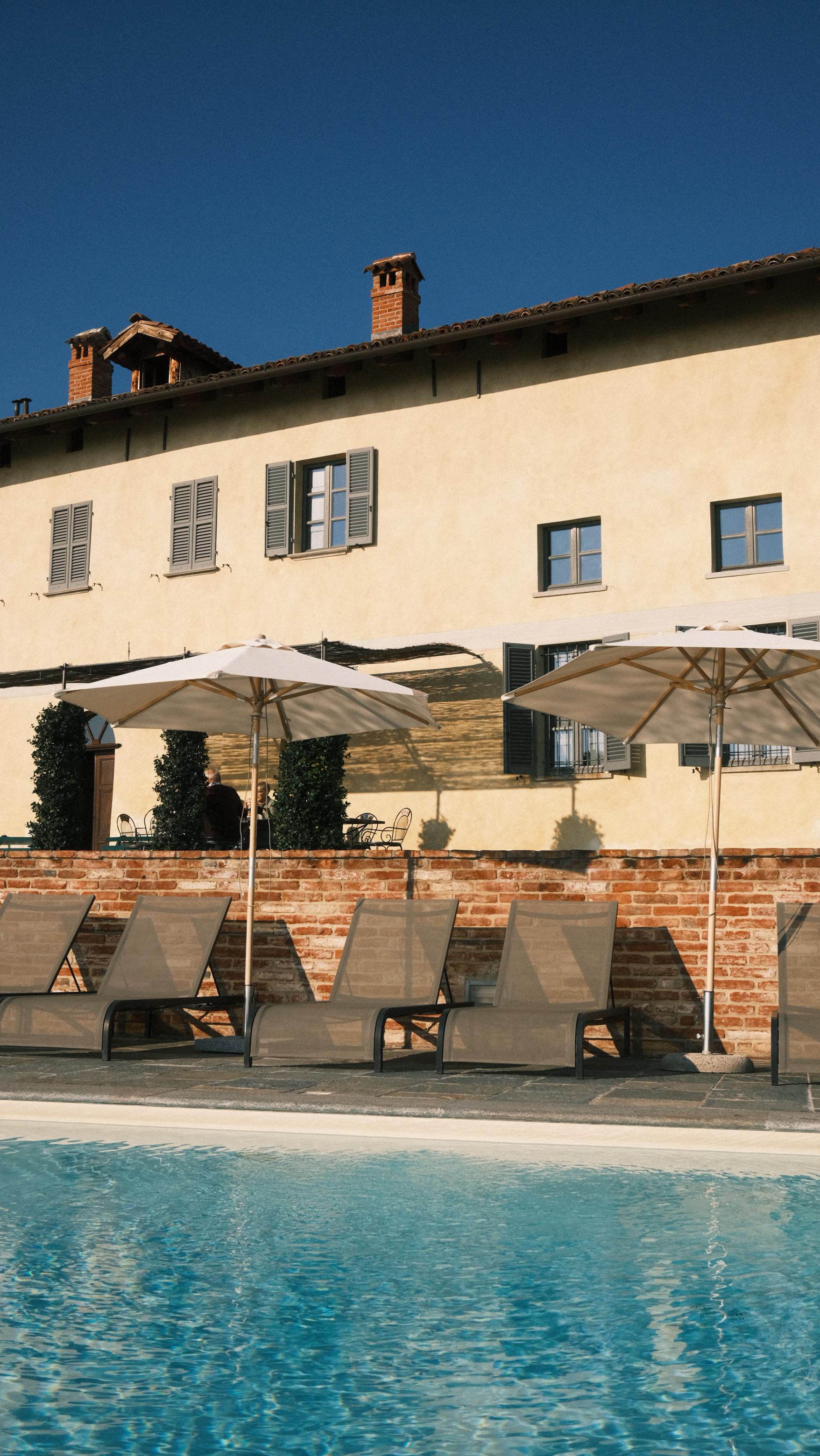 Winter is nice, but it’s also OK to look forward to this, right? 🌞🇮🇹
•
•
•⠀⠀⠀⠀⠀⠀⠀⠀
#italy #italien #inspiration #asti #piemonte #piedmont #castellodivaglio #sunshine #summer #vacation