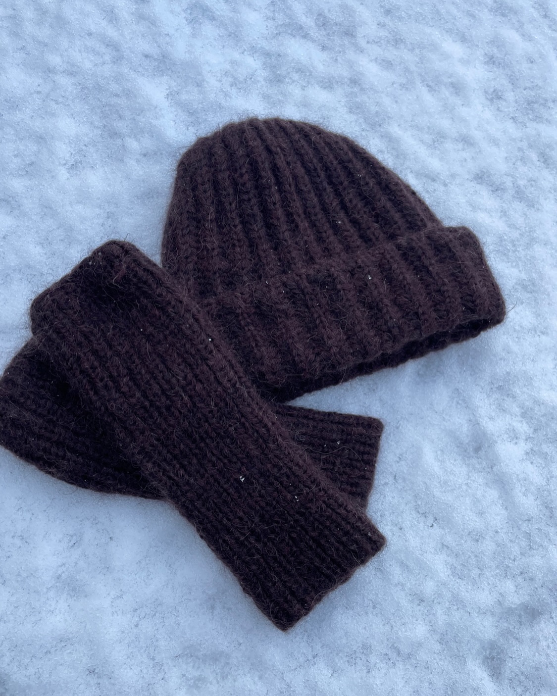 Zachtste alpacaknits Pierrot & Pierrette keeping me warm ❄️🤎