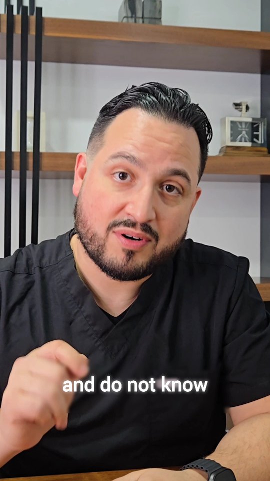 3 Síntomas Clave para Identificar una Hernia ✨🩺
Las hernias son más comunes de lo que piensas, pero detectarlas a tiempo puede evitar complicaciones graves. Aquí te dejamos 3 síntomas clave para identificarlas:
1️⃣ Bulto visible en el abdomen o la ingle: Aparece al toser, levantar algo pesado o incluso al estar de pie por mucho tiempo.
2️⃣ Dolor o molestia persistente: Especialmente al realizar esfuerzos físicos o movimientos bruscos.
3️⃣ Sensación de ardor o presión constante: Puede empeorar al final del día o con el esfuerzo.
🚨 ¡No ignores estos signos! Las hernias no desaparecen por sí solas y requieren atención médica.
📲 Agenda tu consulta gratuita hoy mismo y resuelve tus dudas. ¡Tu salud es lo más importante!
📞 +52 332 495 9368
📞 +1 619 639 3034
🌐 www.drweightlosstijuana.com
#Hernia #SaludAbdominal #DetecciónTemprana #DrWeightLossTijuana #ConsultaGratuita #CuidadoDeLaSalud #CirugíaSegura